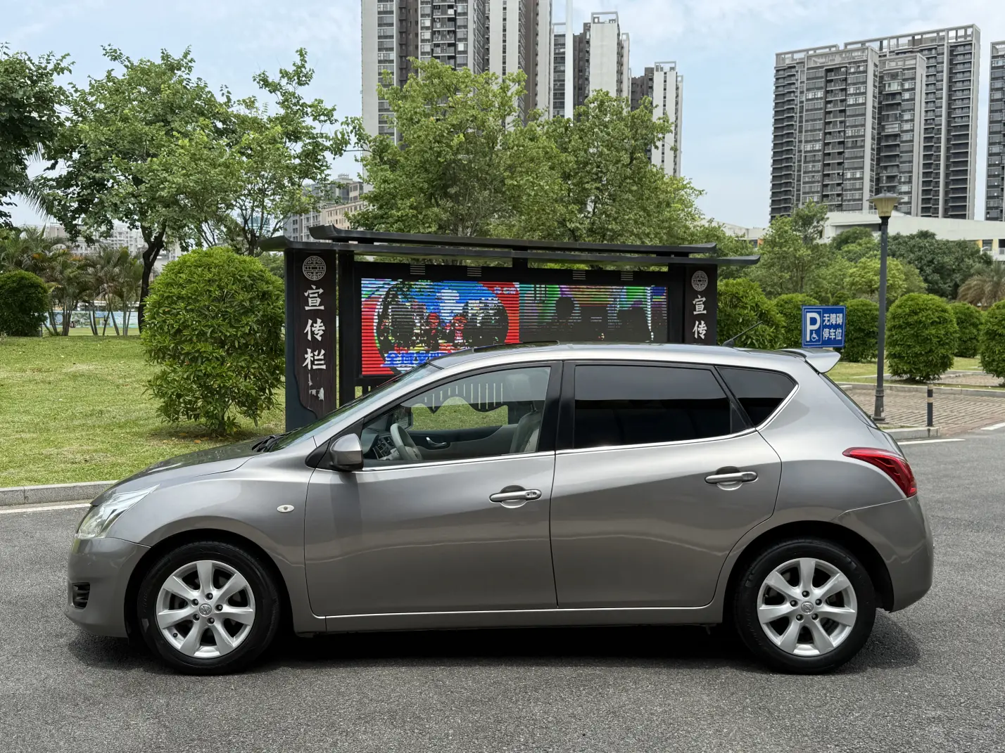 Nissan Tiida