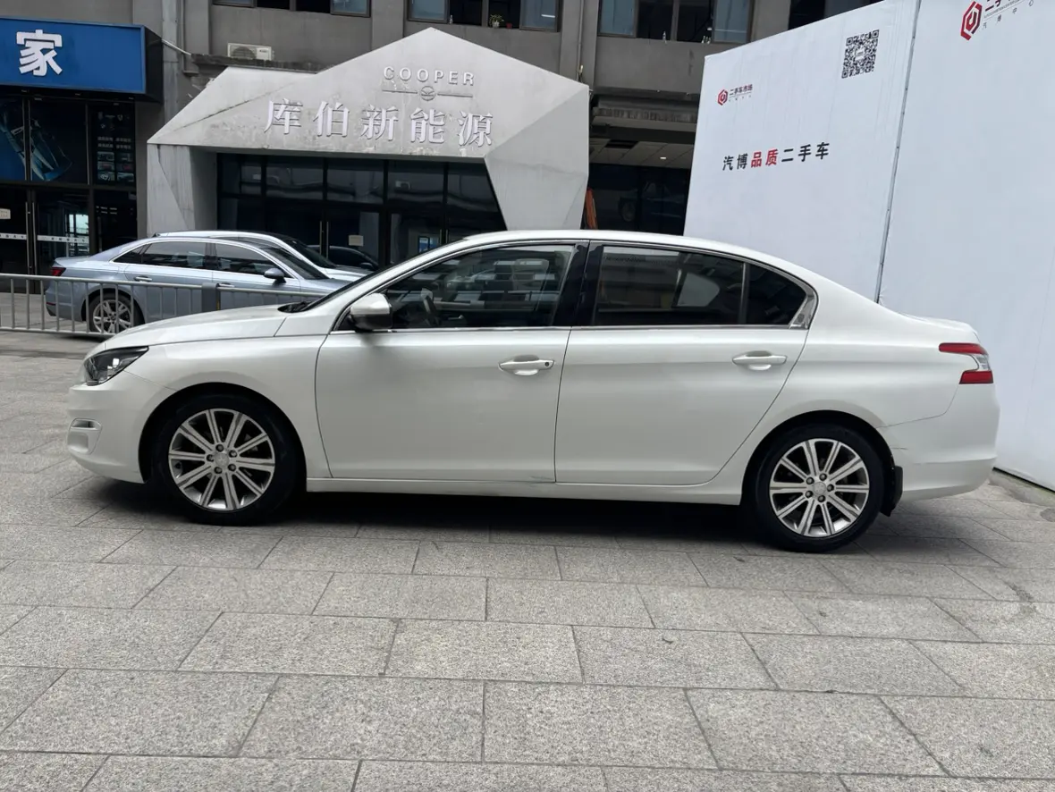 Peugeot 408