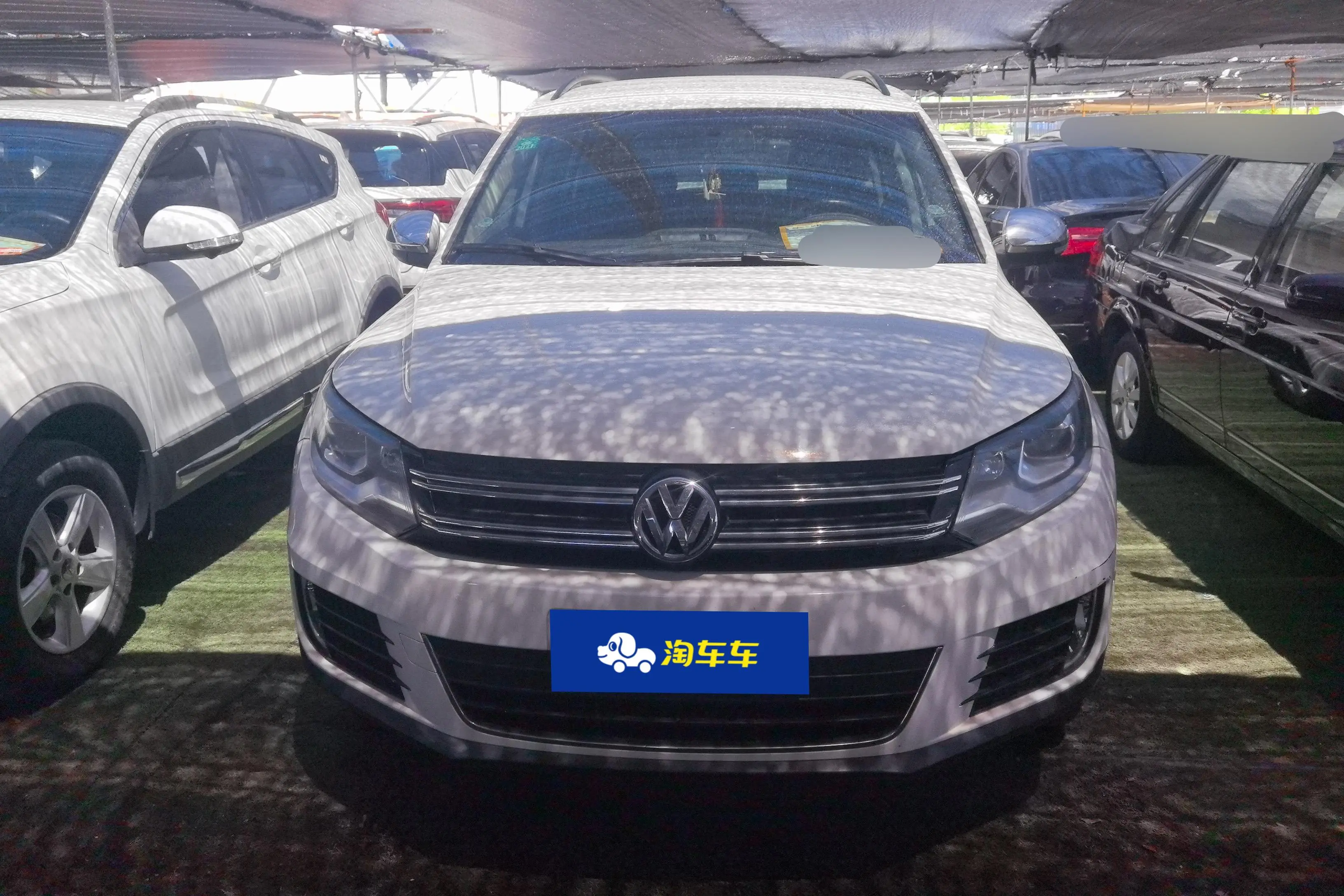 Volkswagen Tiguan (Tharu)