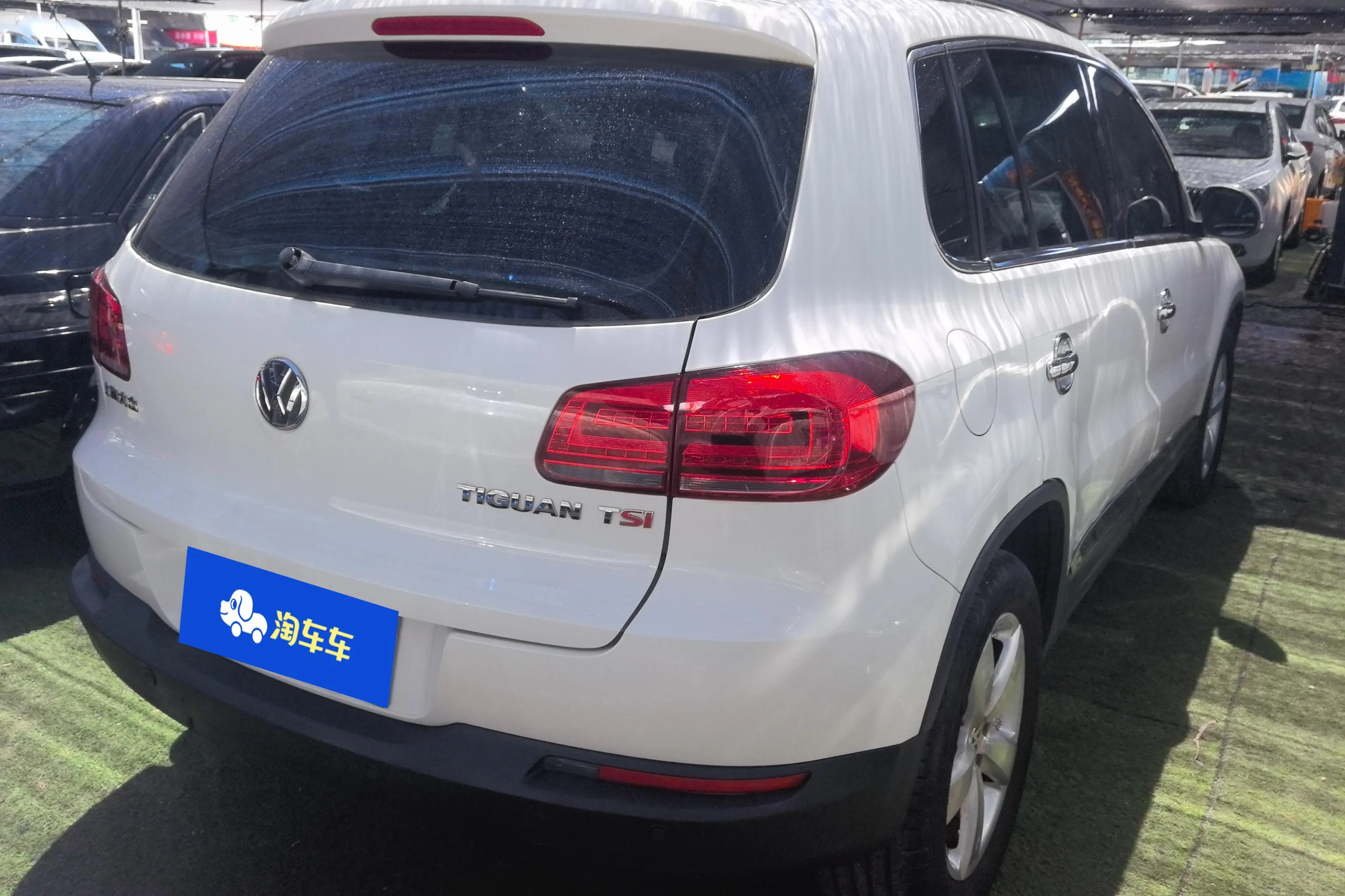 Volkswagen Tiguan (Tharu)