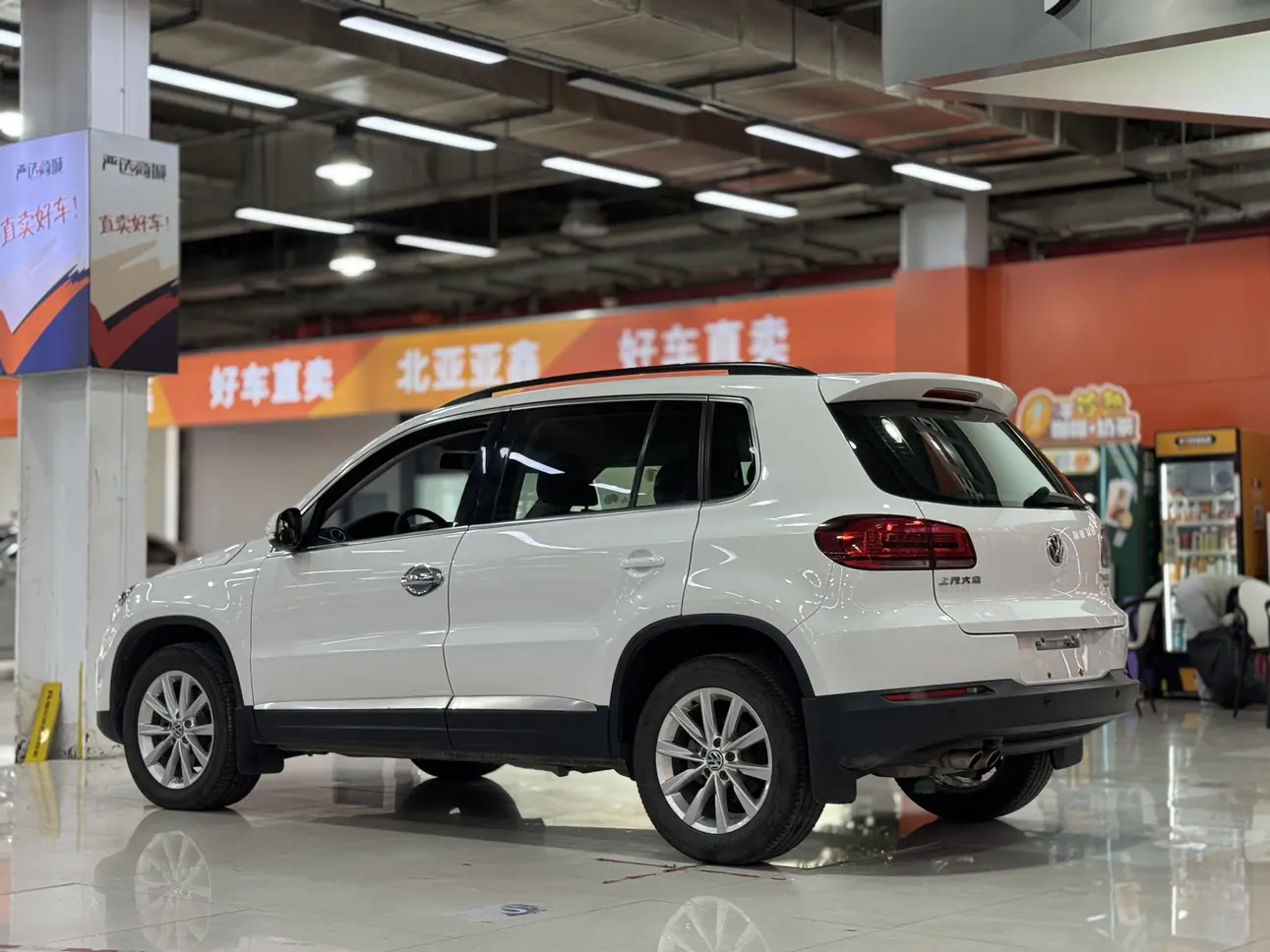 Volkswagen Tiguan (Tharu)