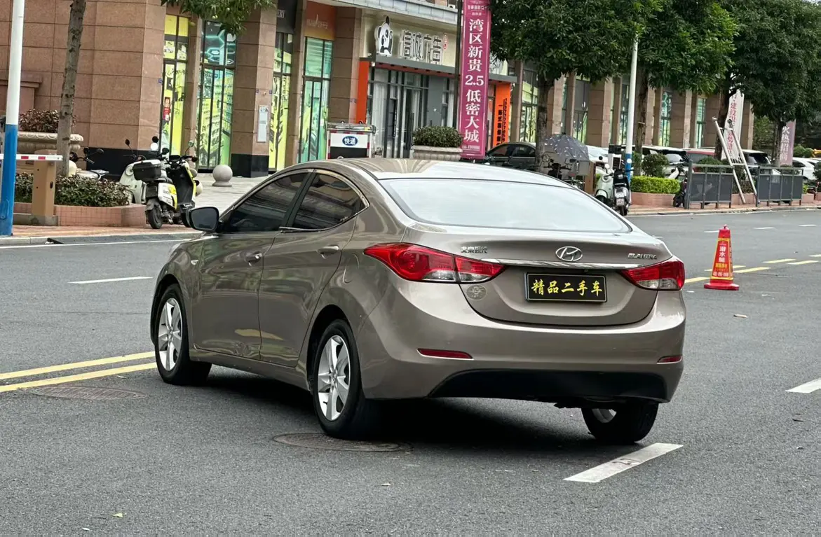 Hyundai Elantra