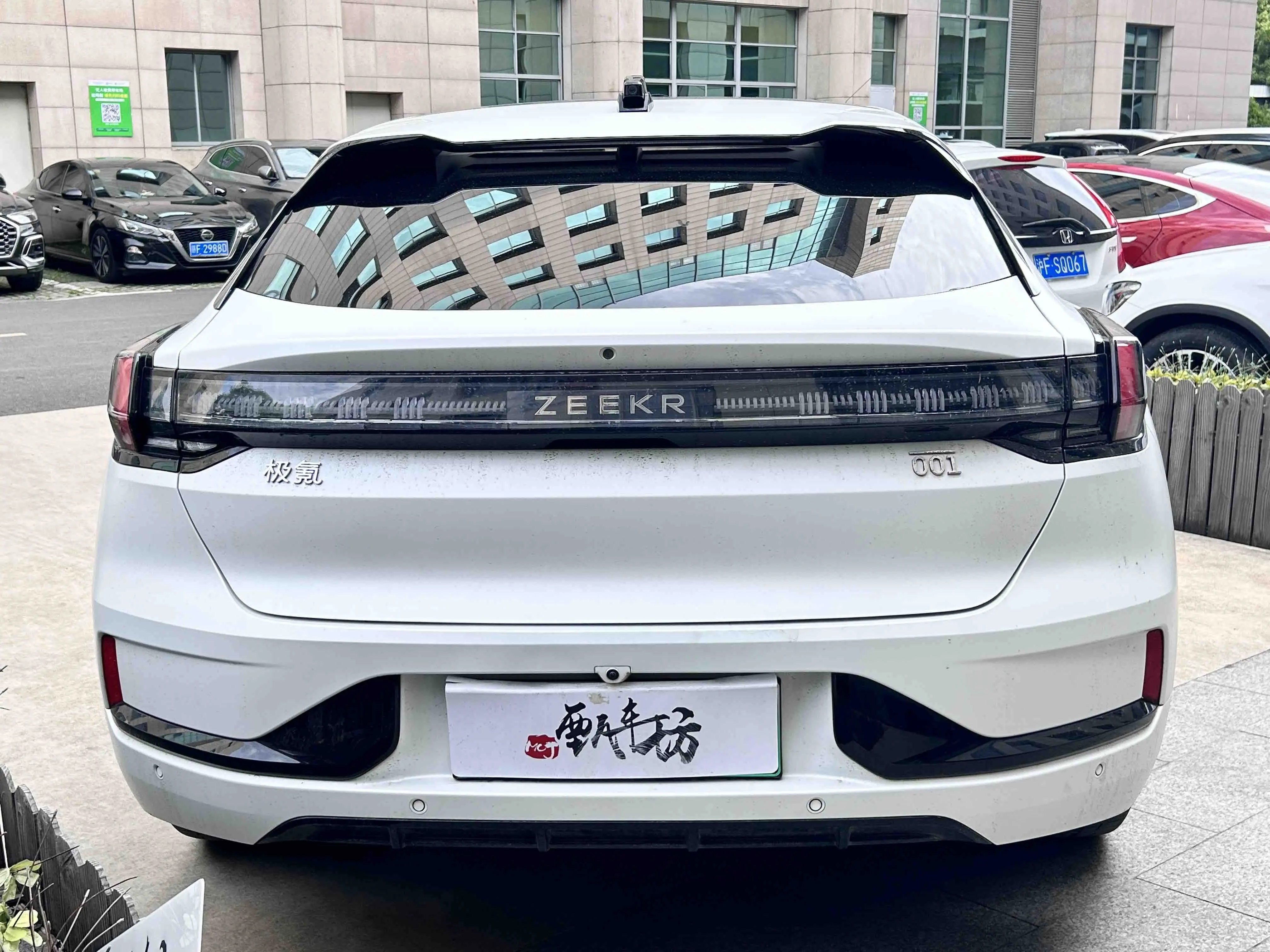 ZEEKR 001