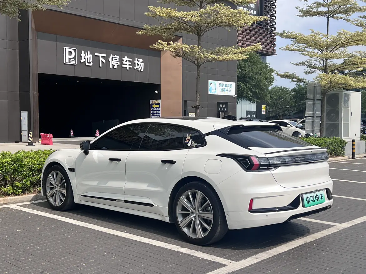 ZEEKR 001