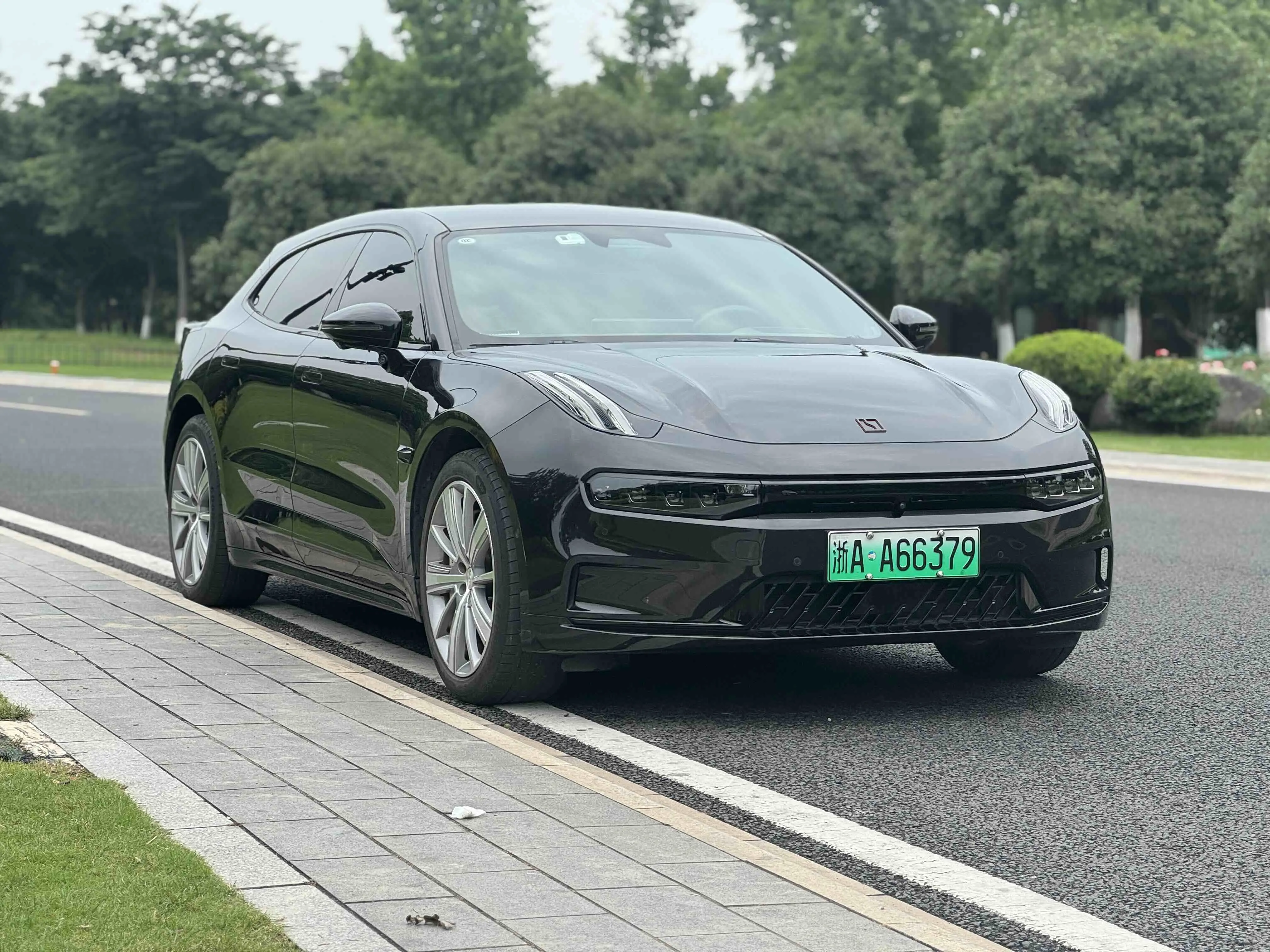 ZEEKR 001