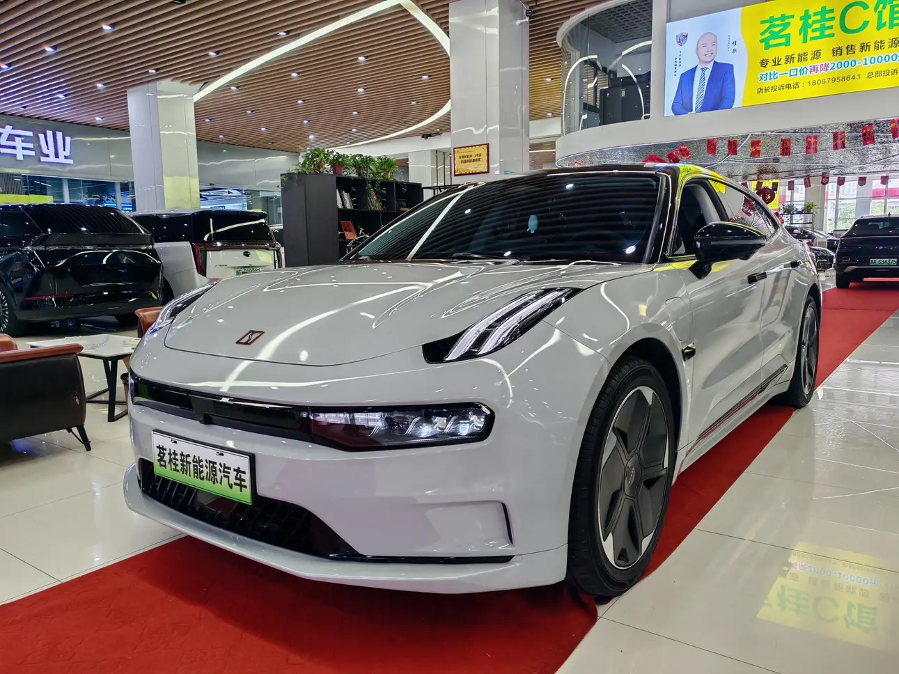 ZEEKR 001