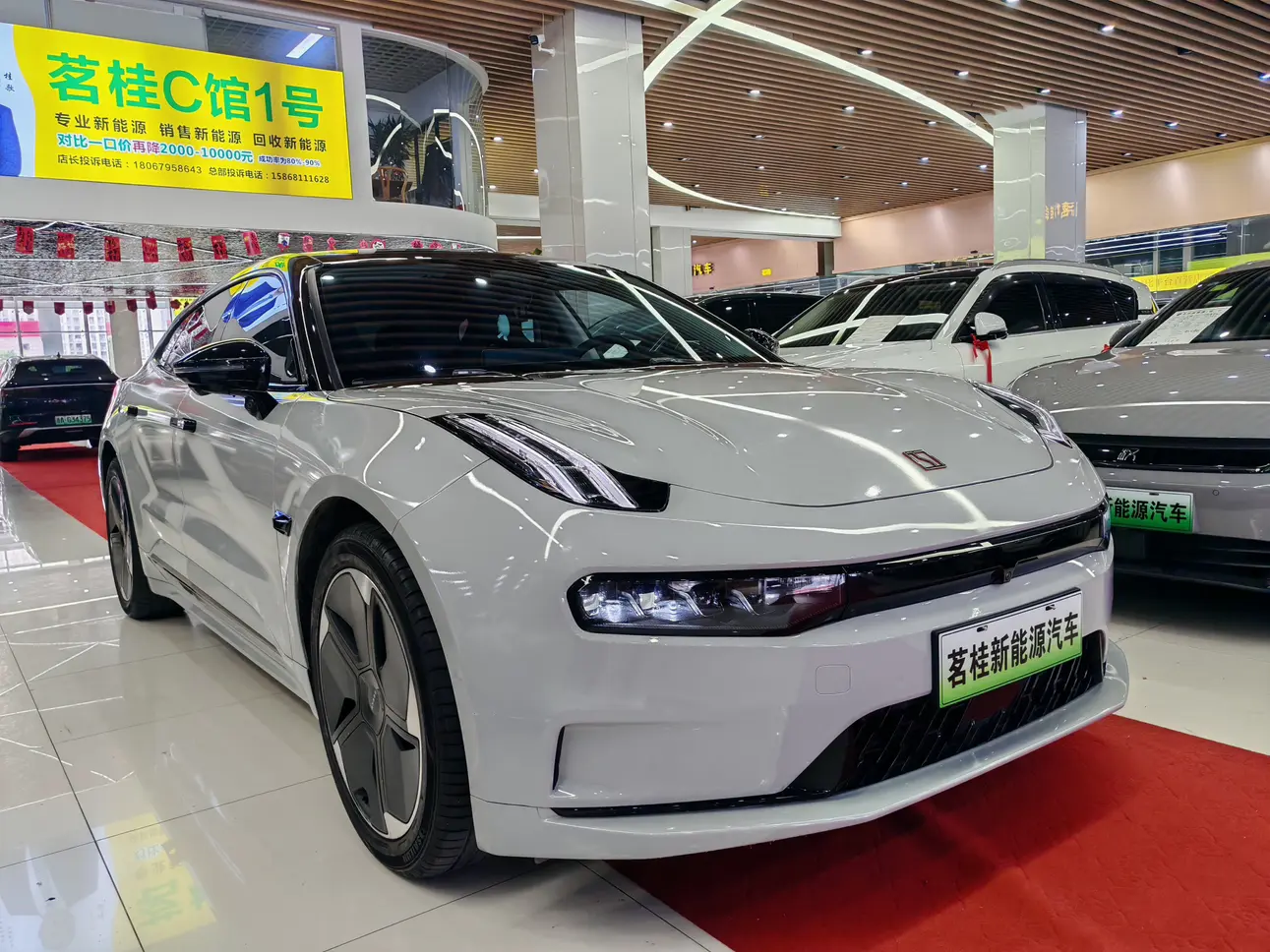 ZEEKR 001