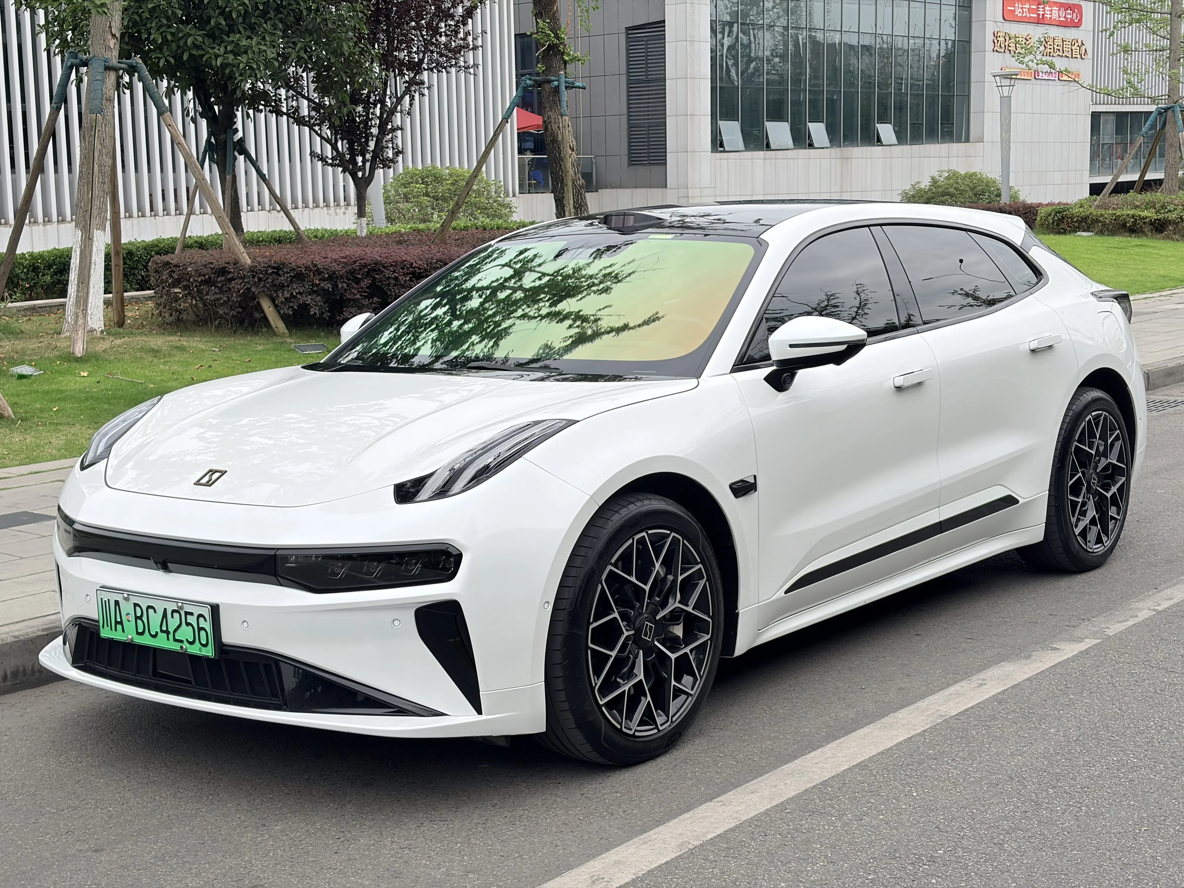 ZEEKR 001