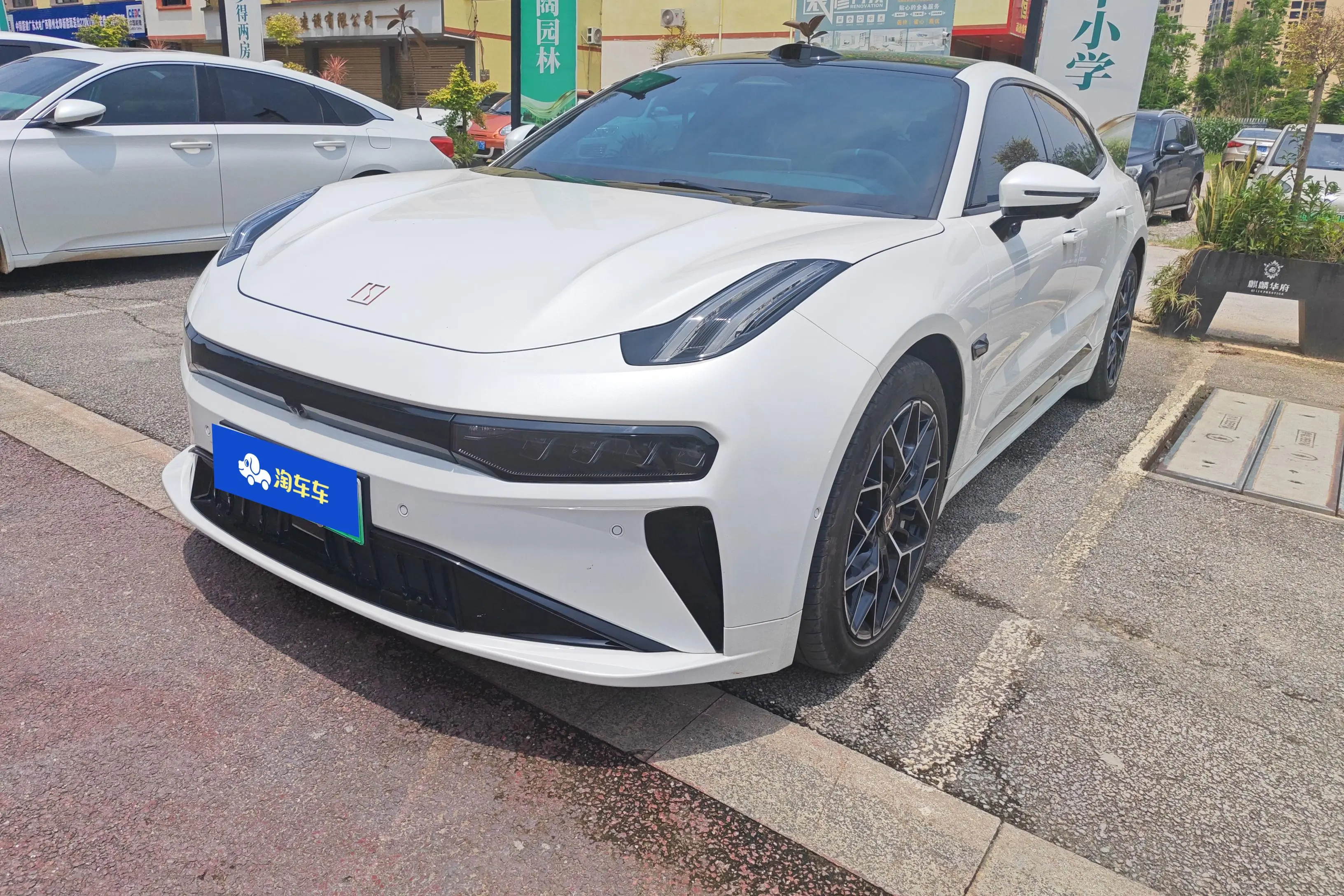 ZEEKR 001