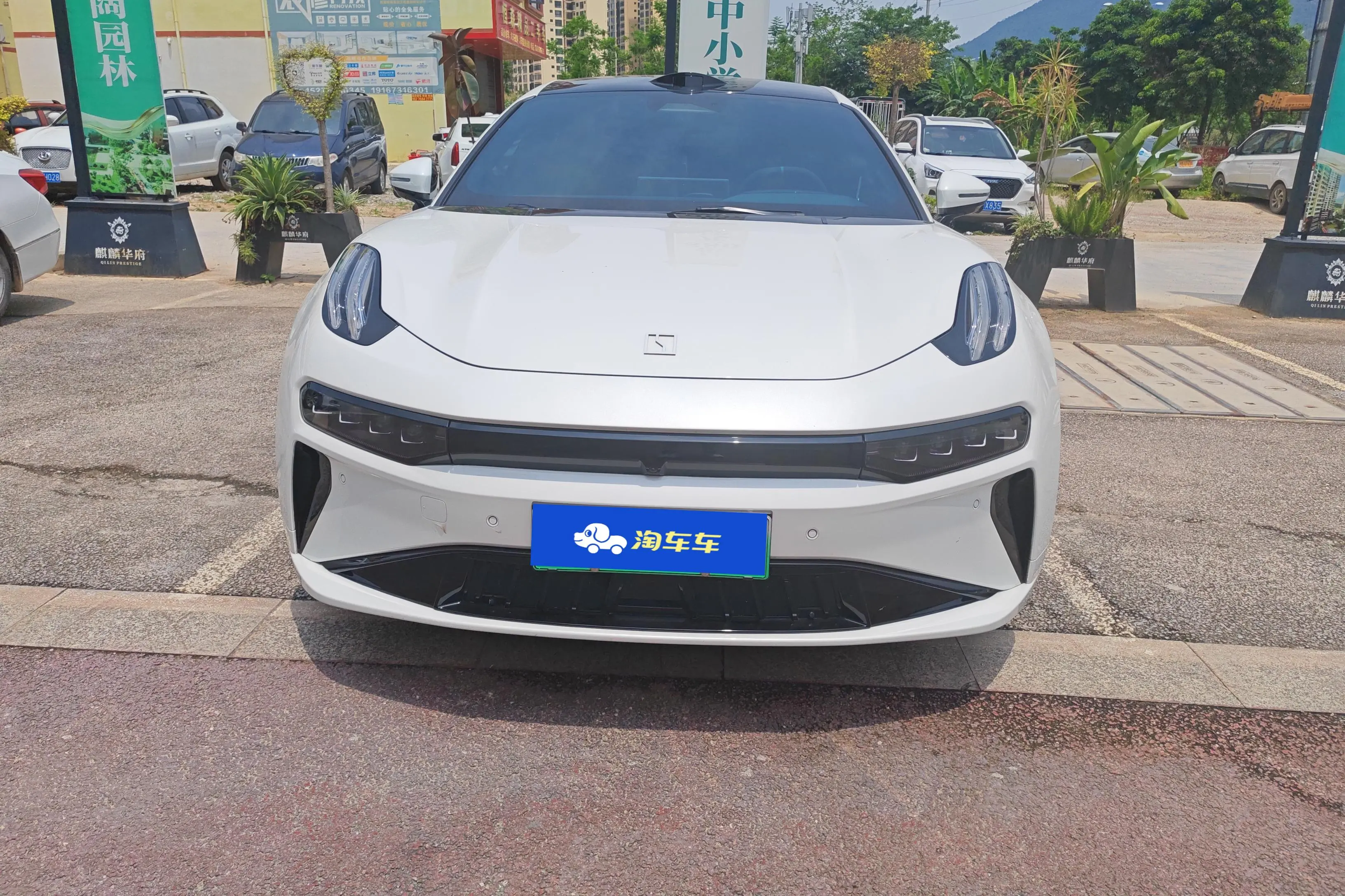 ZEEKR 001