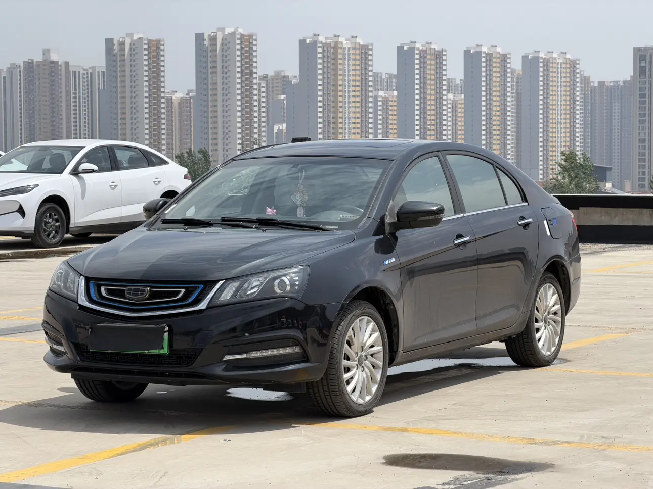 Geely Emgrand EV