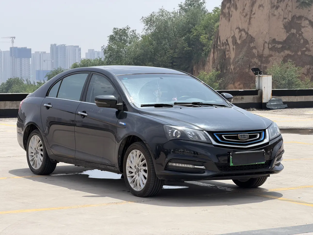 Geely Emgrand EV