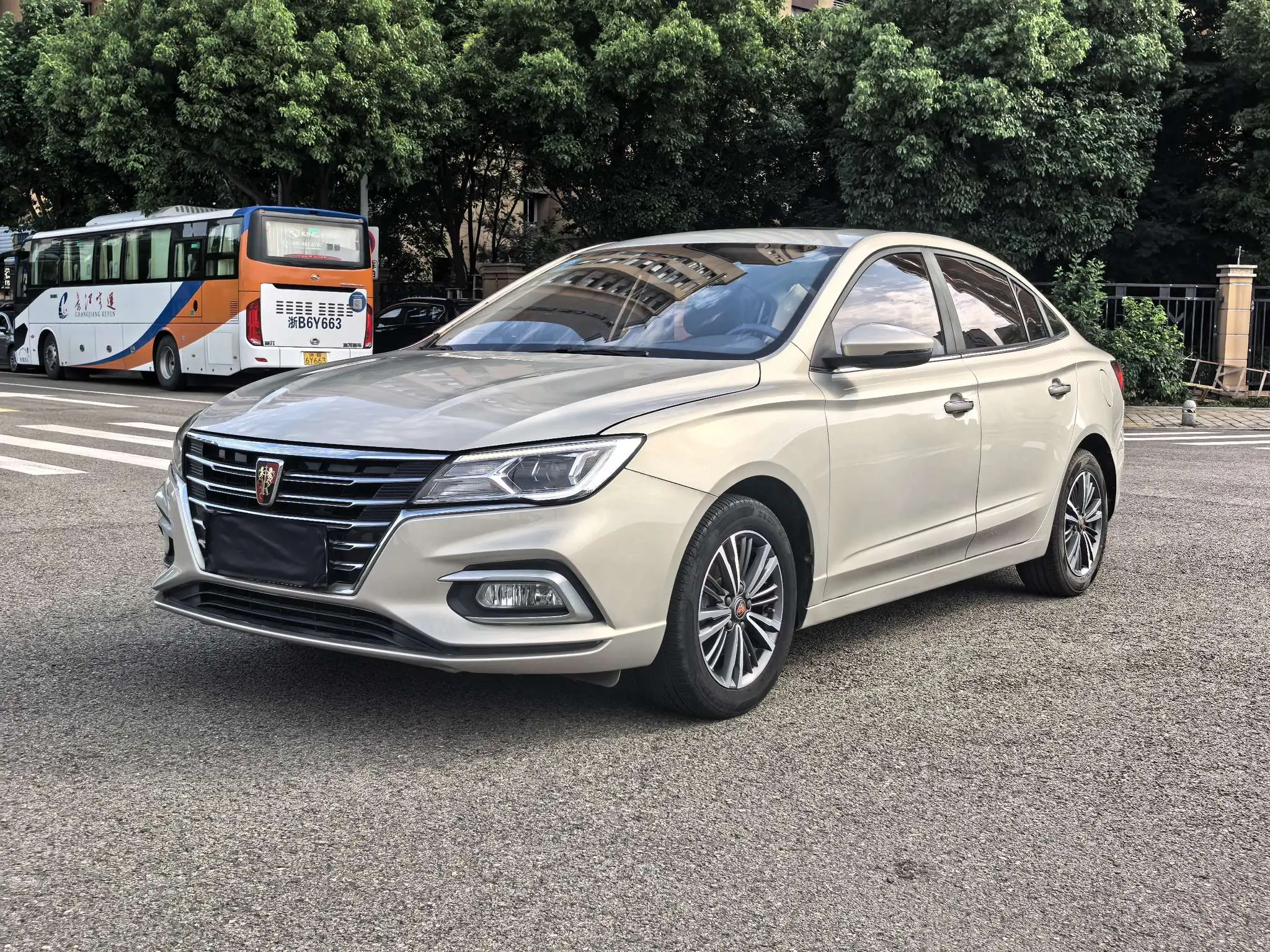 Roewe i5