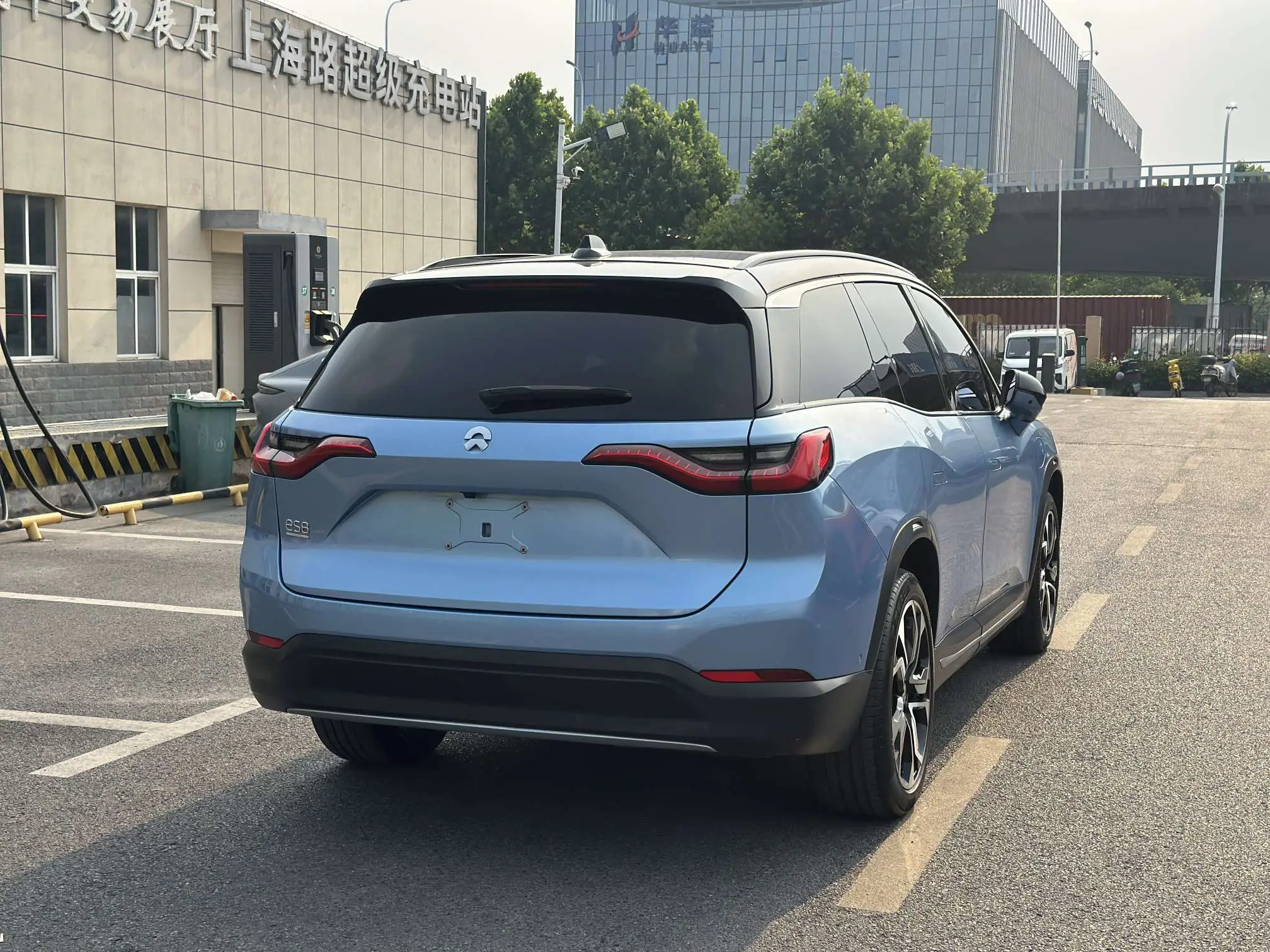 NIO ES8