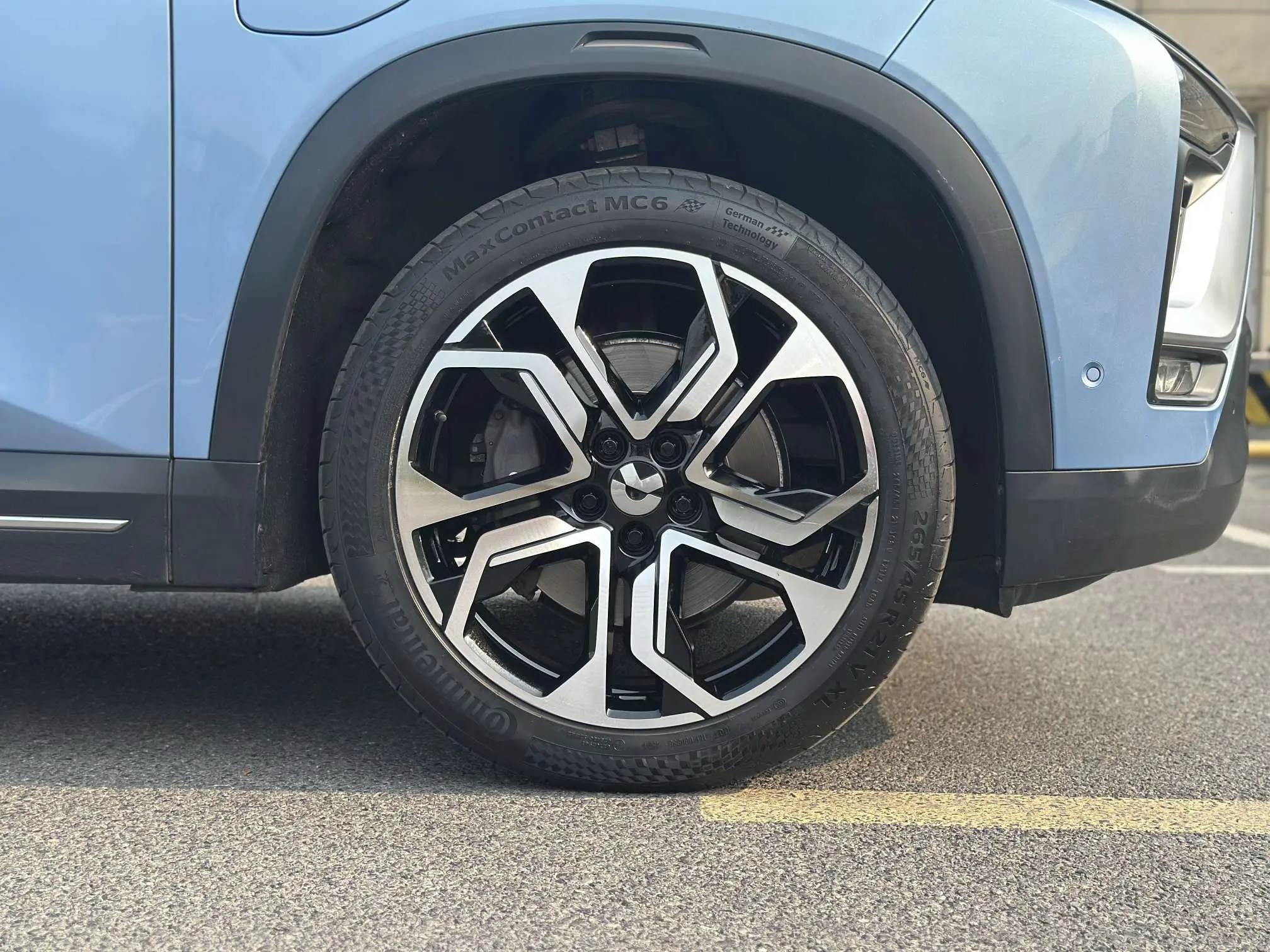 NIO ES8