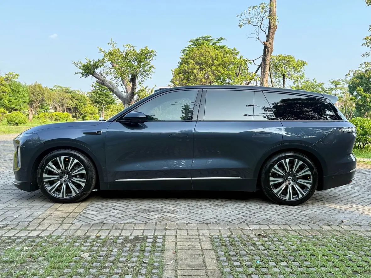 NIO ES8
