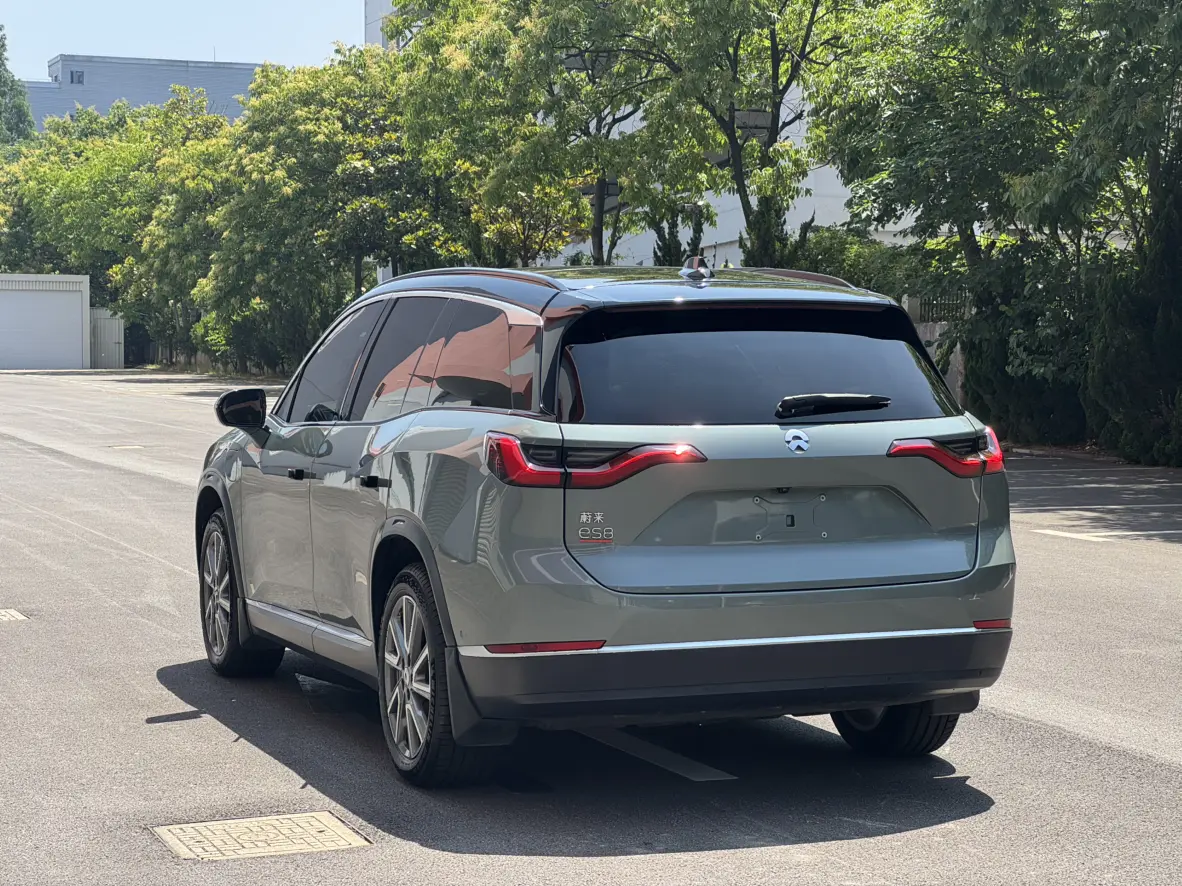 NIO ES8
