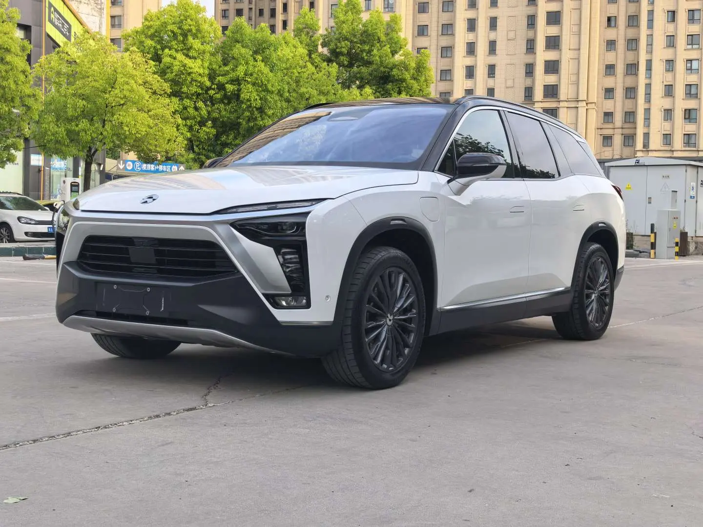 NIO ES8