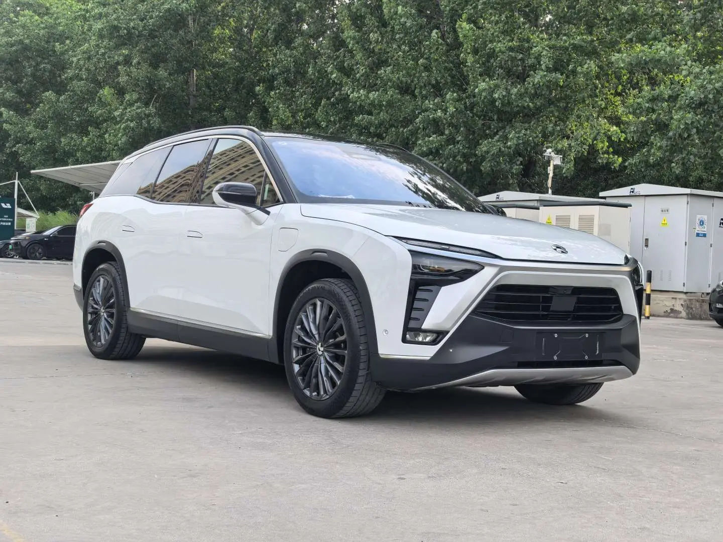 NIO ES8