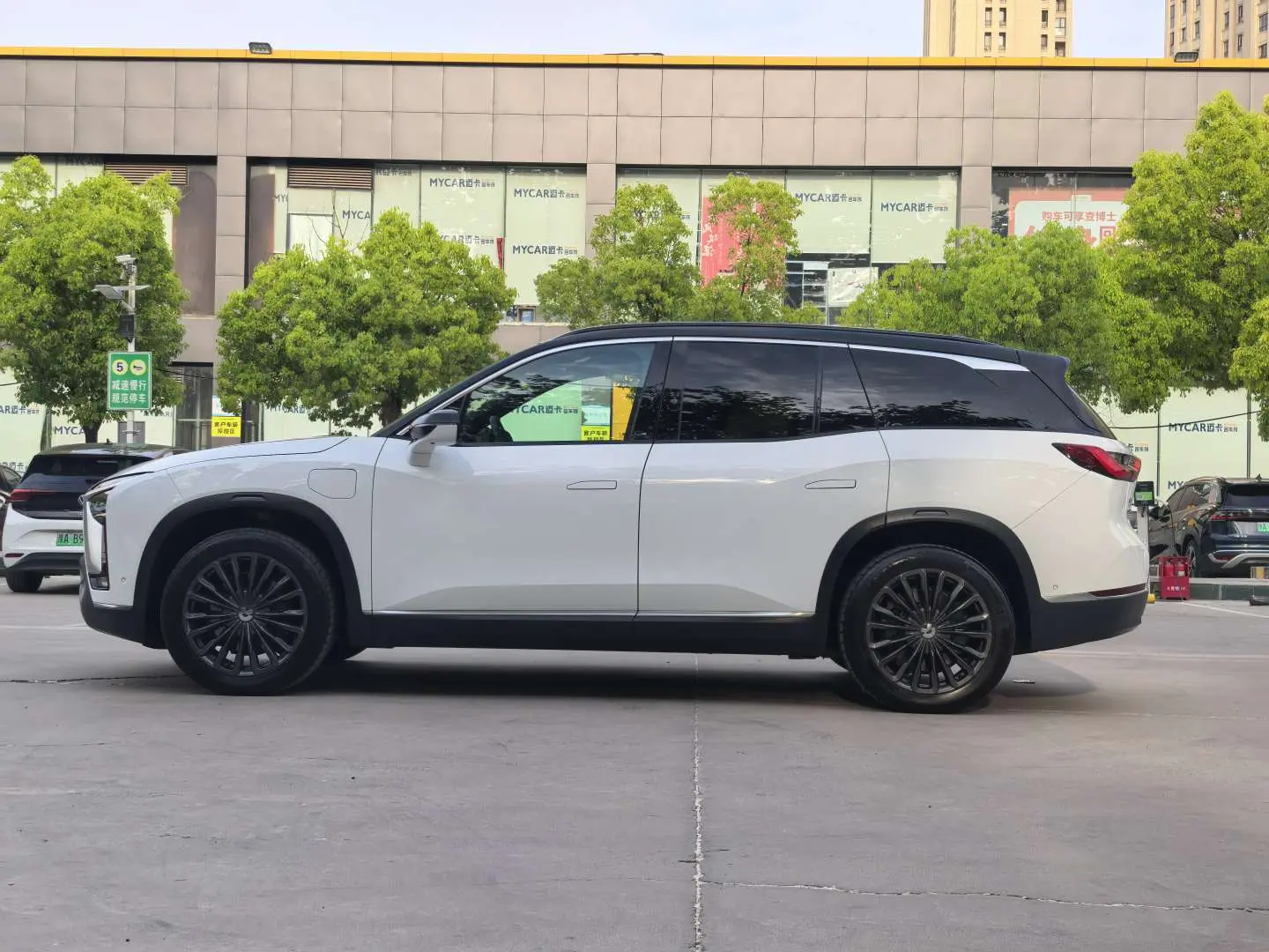 NIO ES8