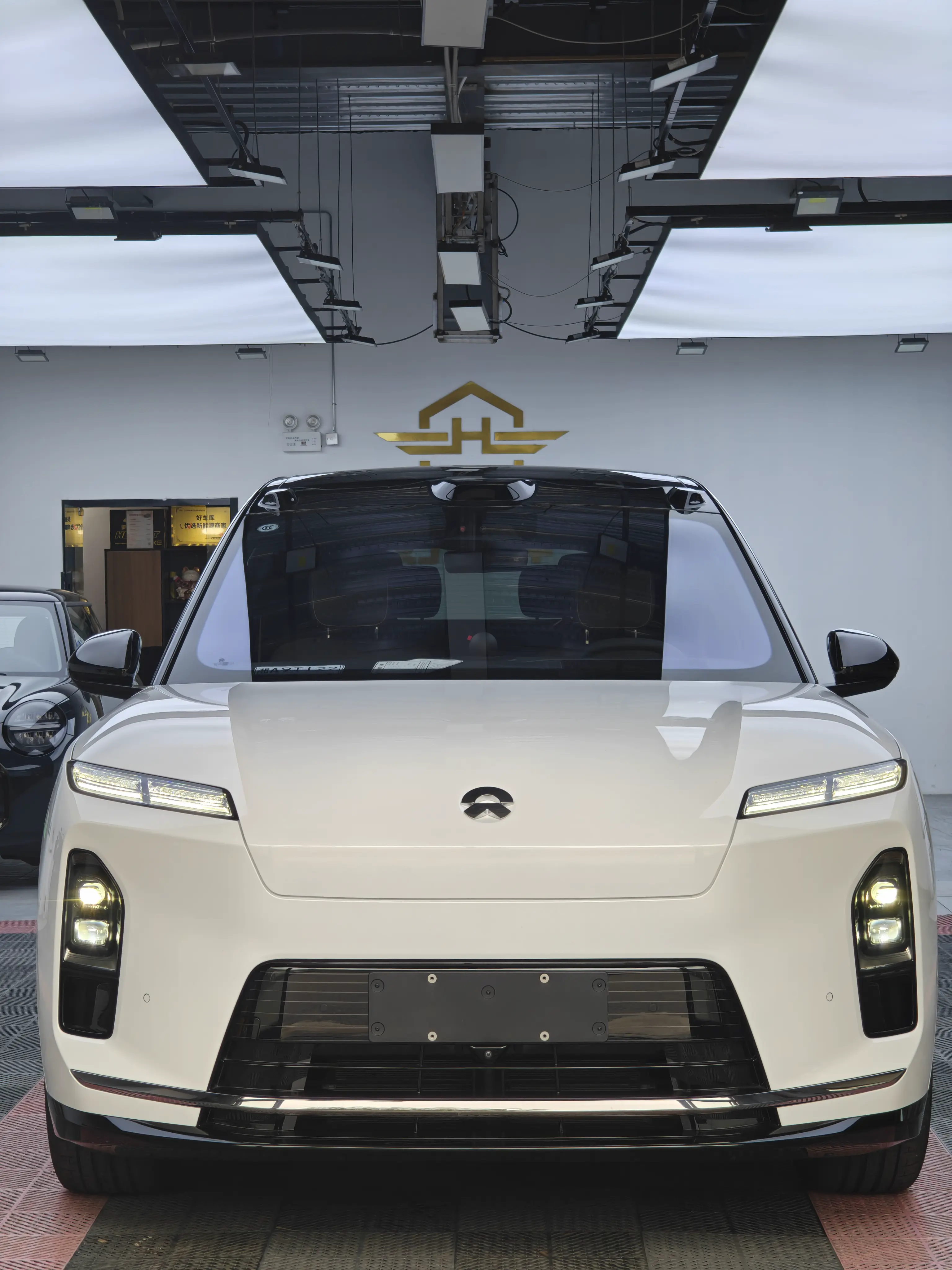 NIO ES8