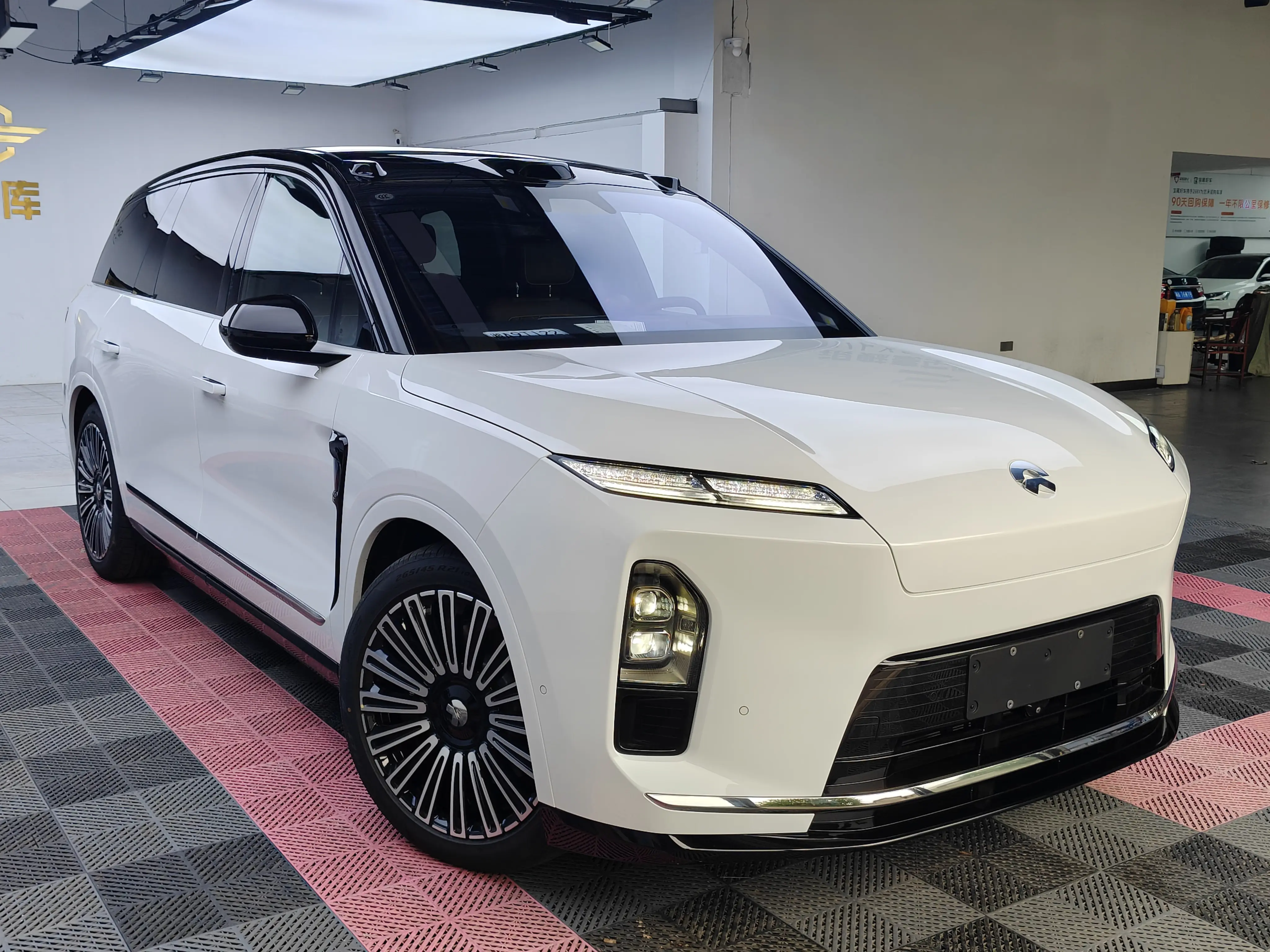 NIO ES8