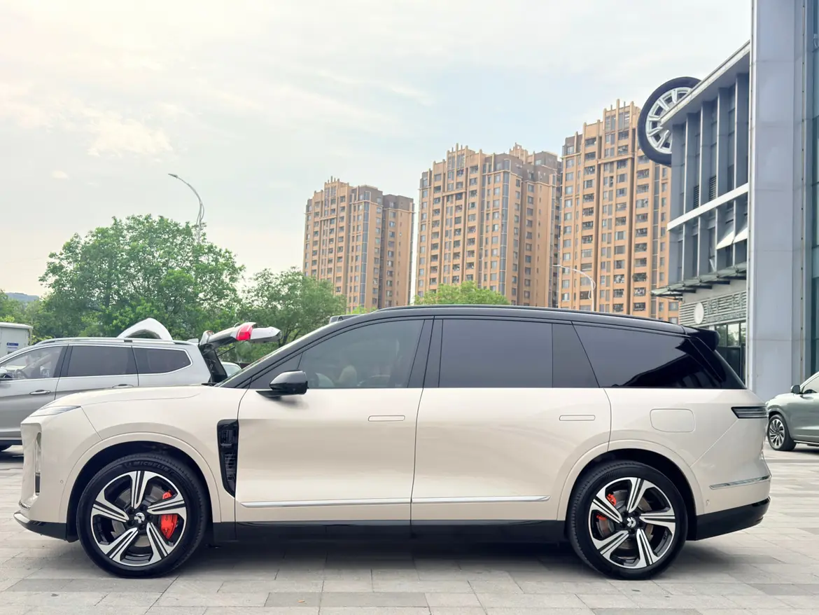 NIO ES8