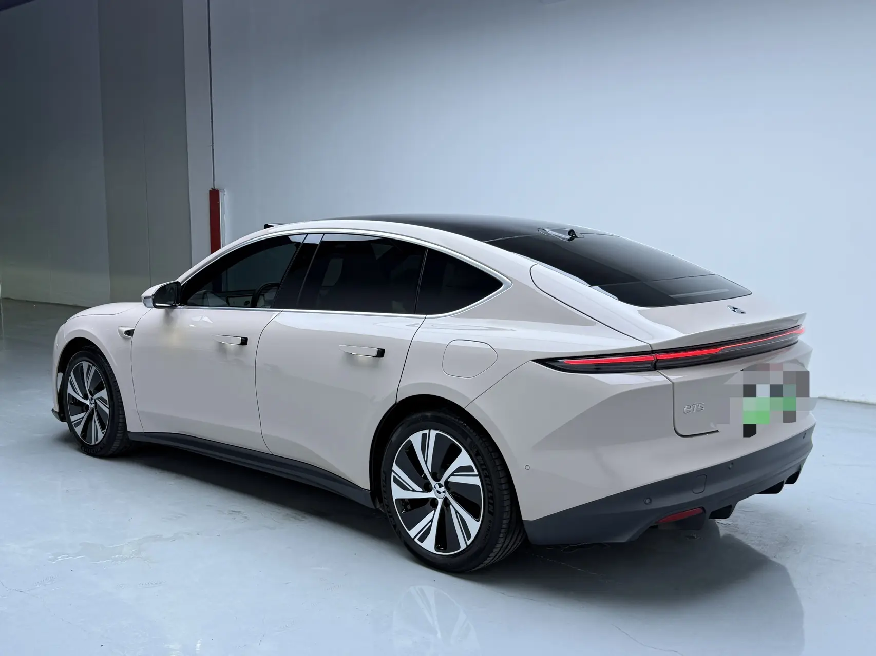 NIO ET5