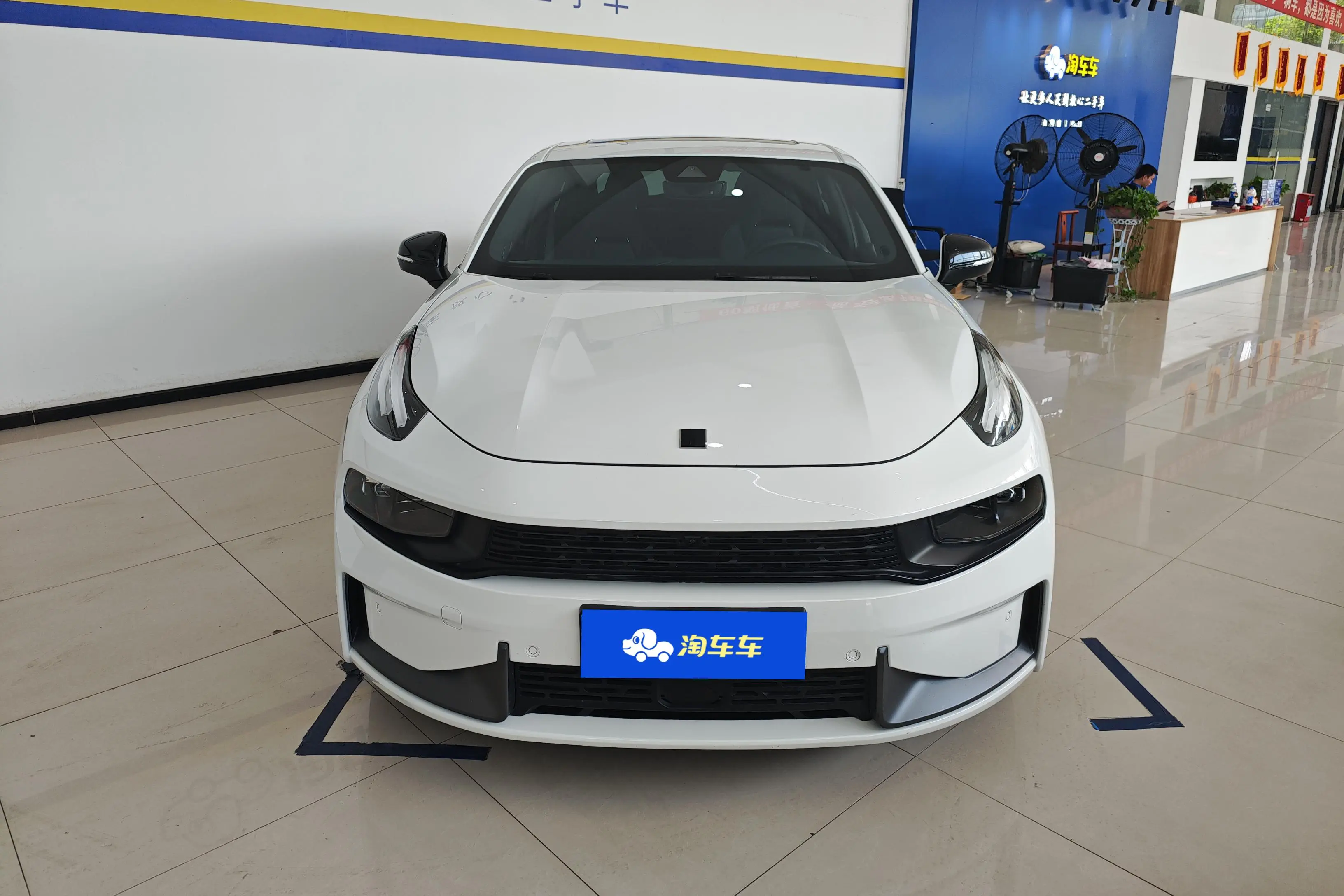 Lynk & Co 03