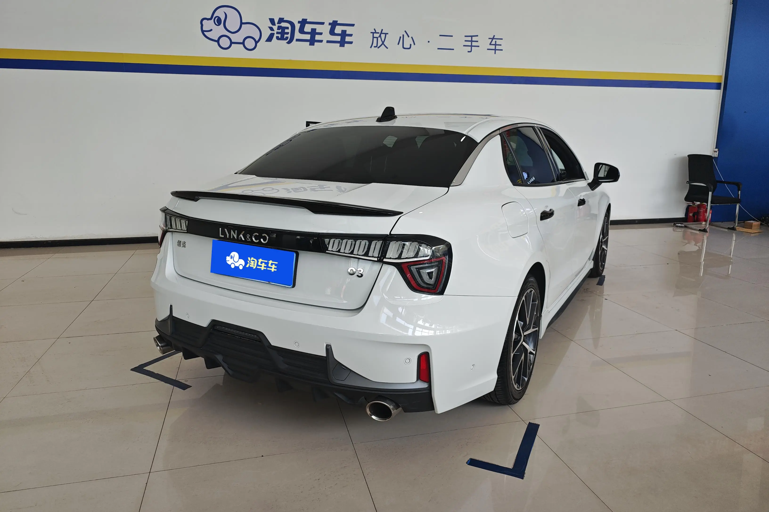 Lynk & Co 03