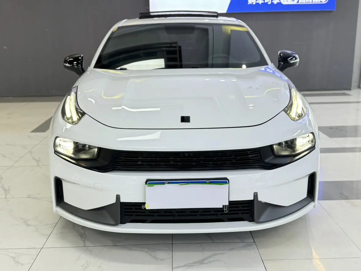 Lynk & Co 03