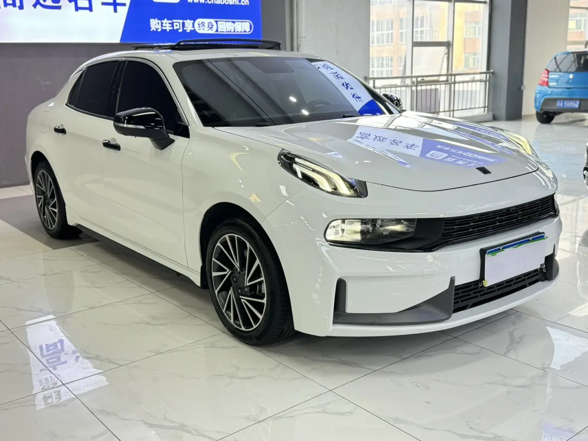 Lynk & Co 03