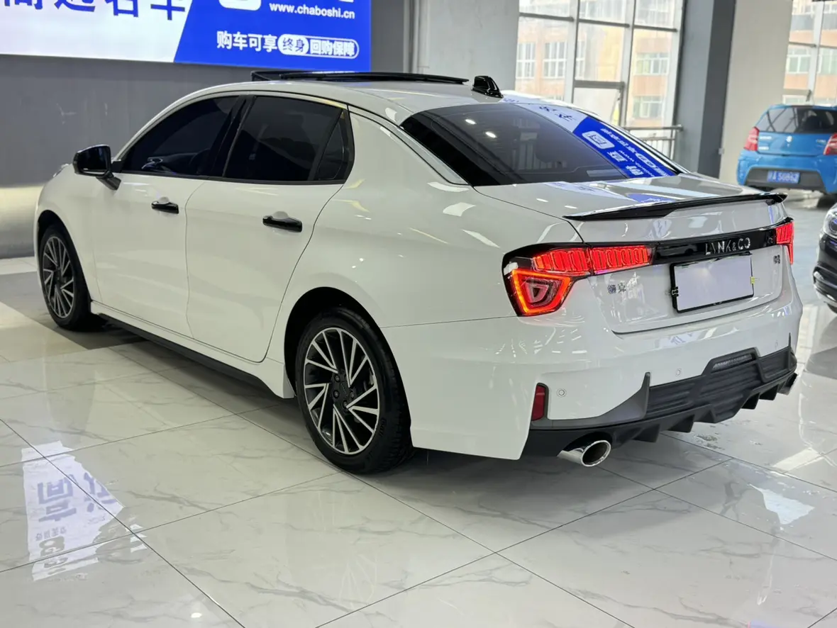 Lynk & Co 03