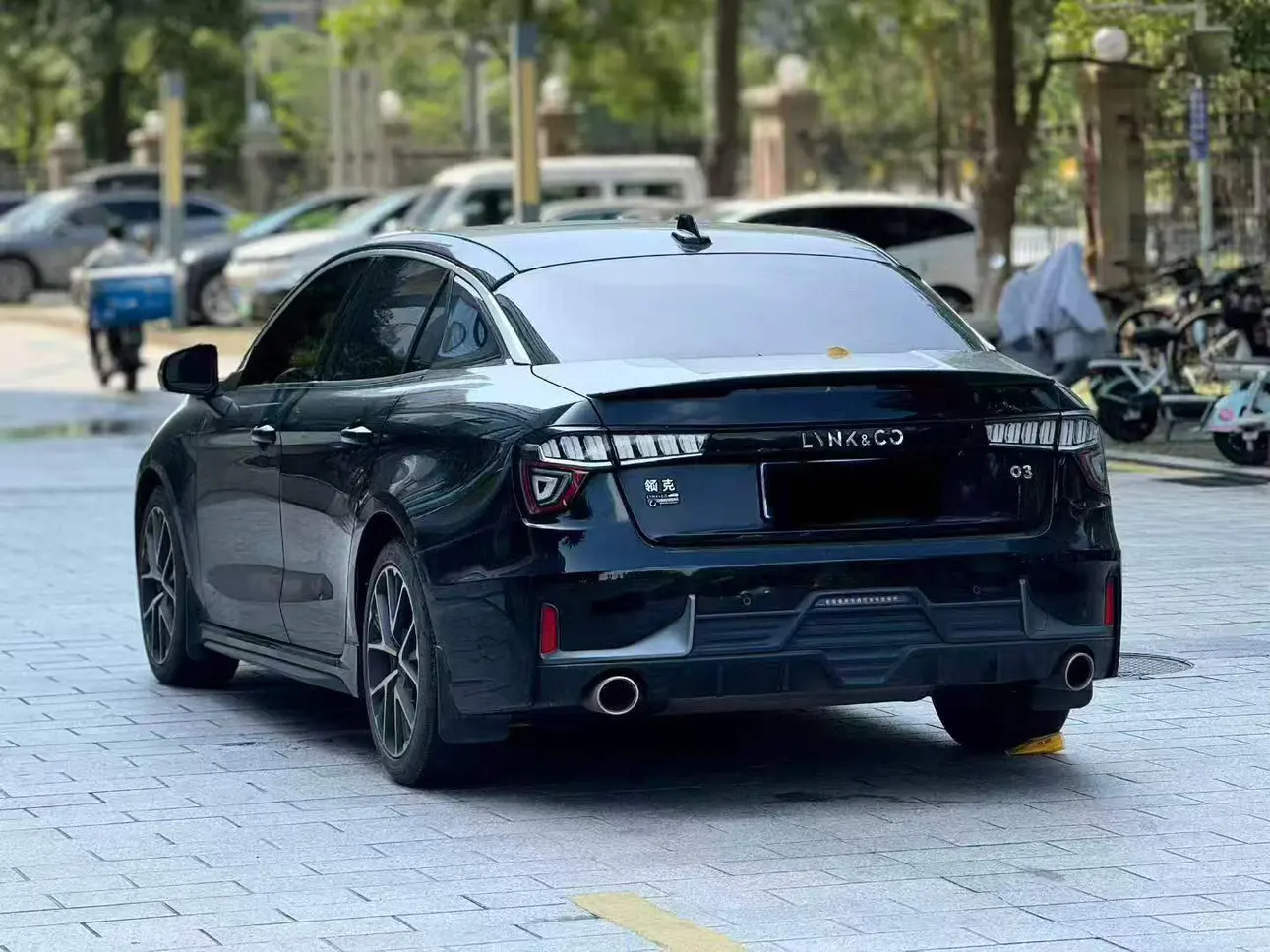 Lynk & Co 03