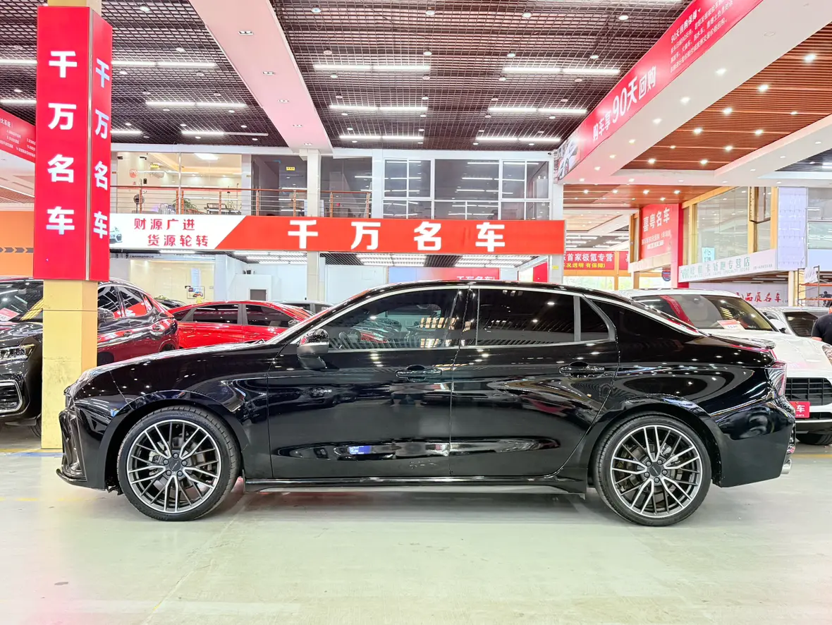 Lynk & Co 03