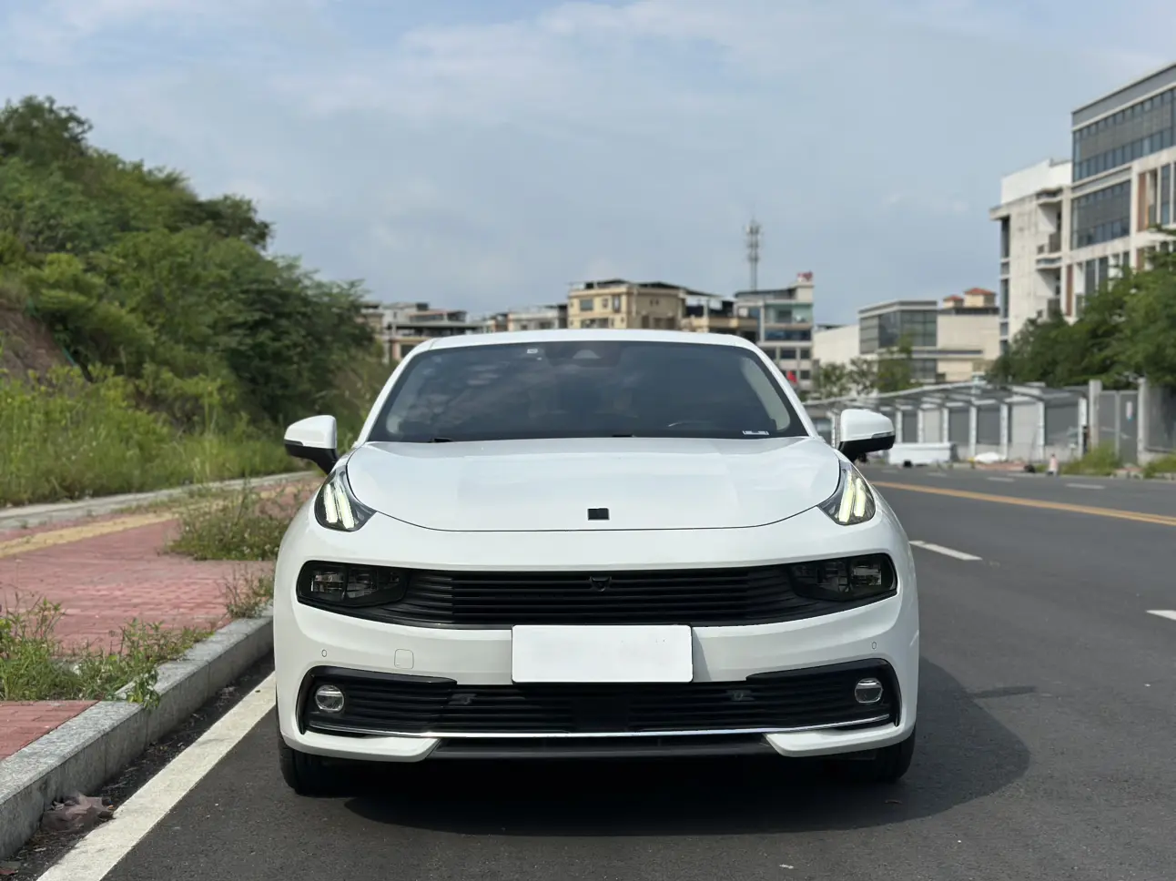 Lynk & Co 03