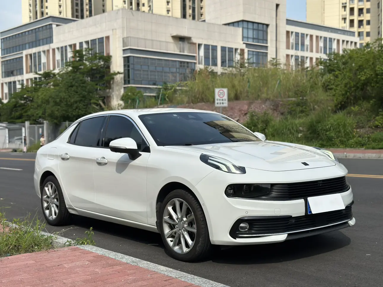 Lynk & Co 03