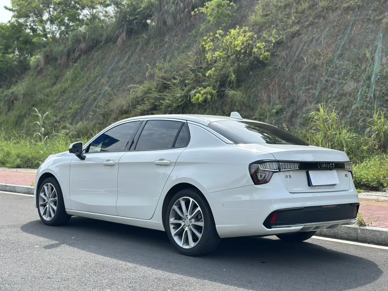 Lynk & Co 03