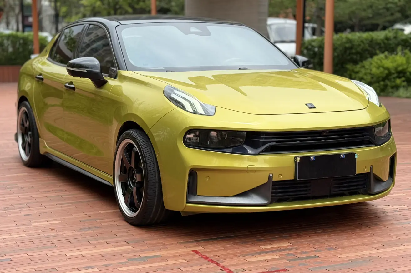 Lynk & Co 03