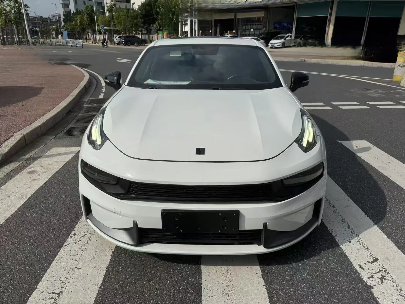 Lynk & Co 03