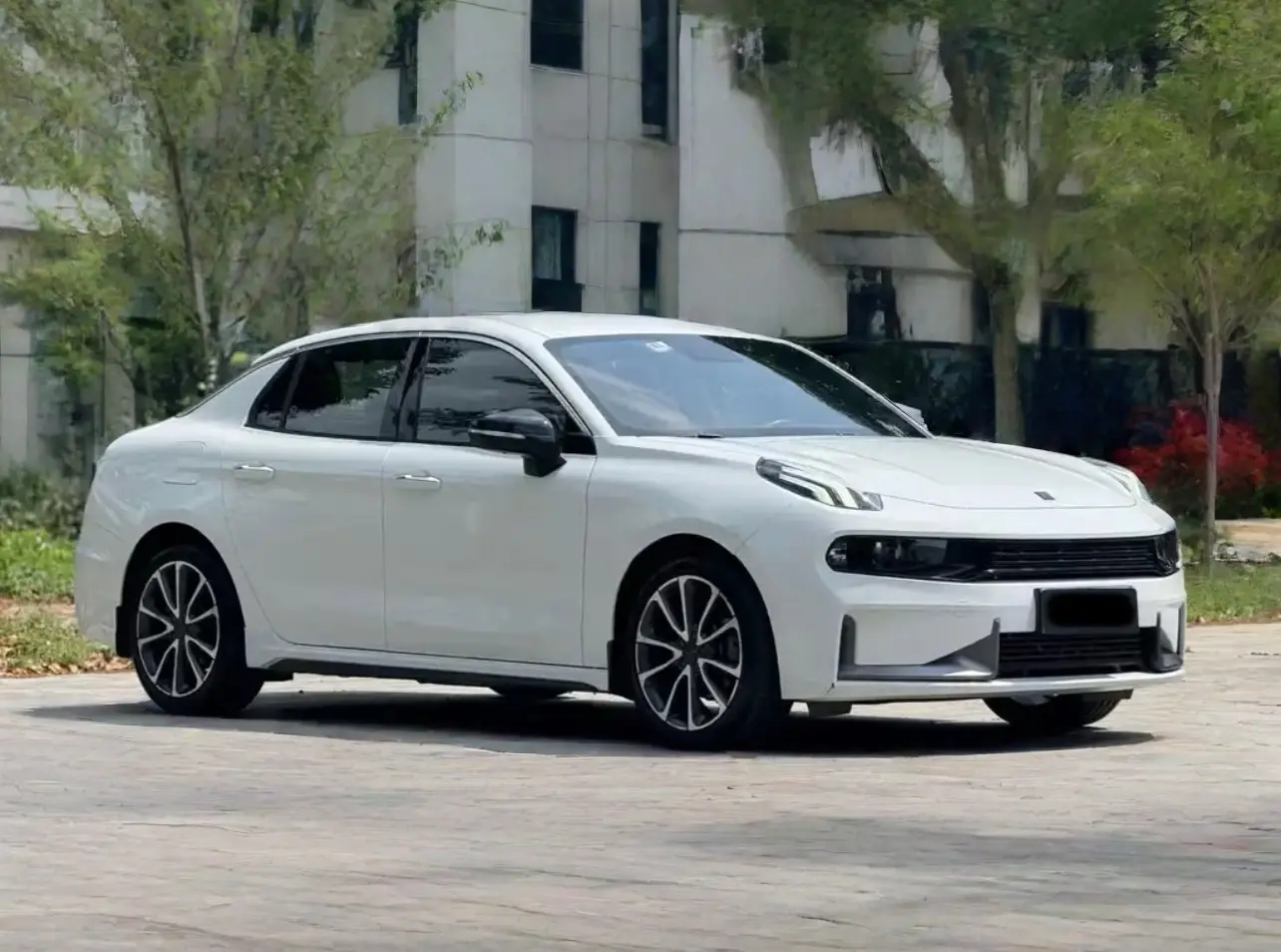 Lynk & Co 03
