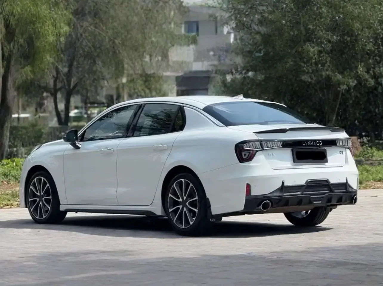 Lynk & Co 03