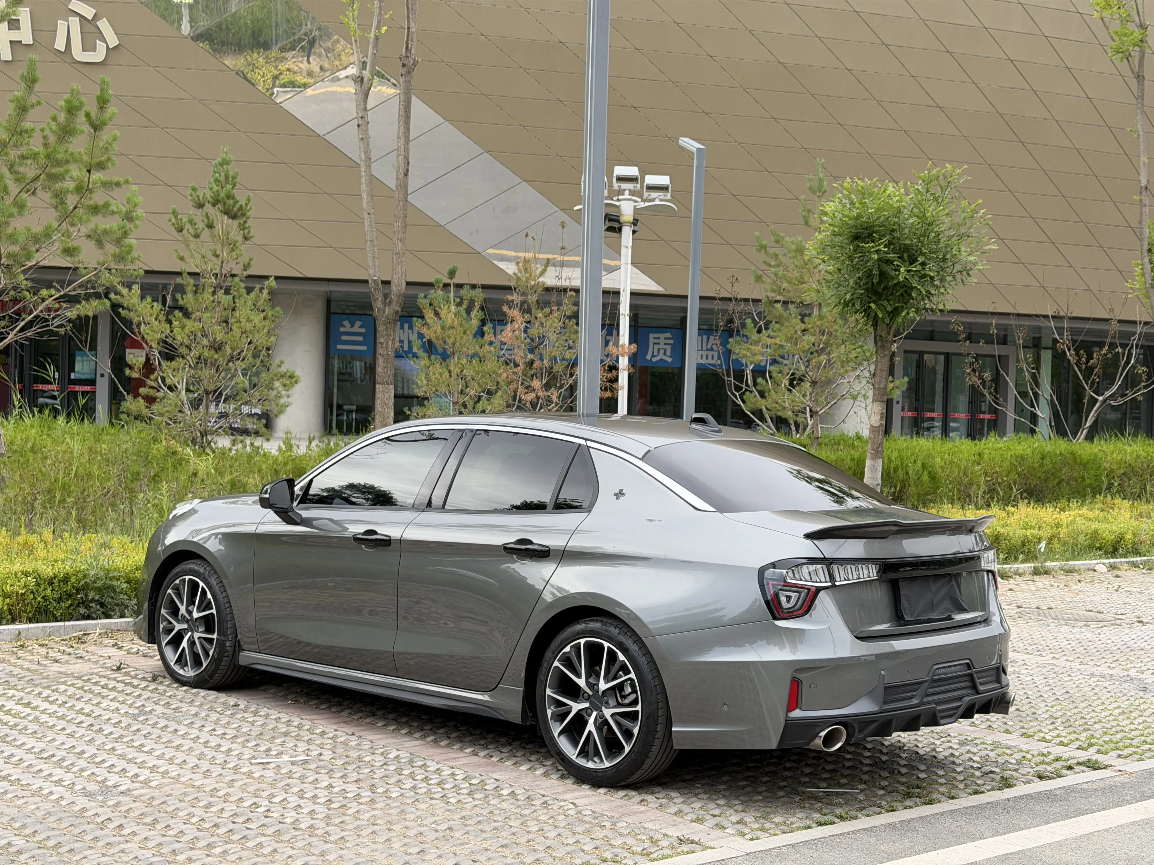 Lynk & Co 03