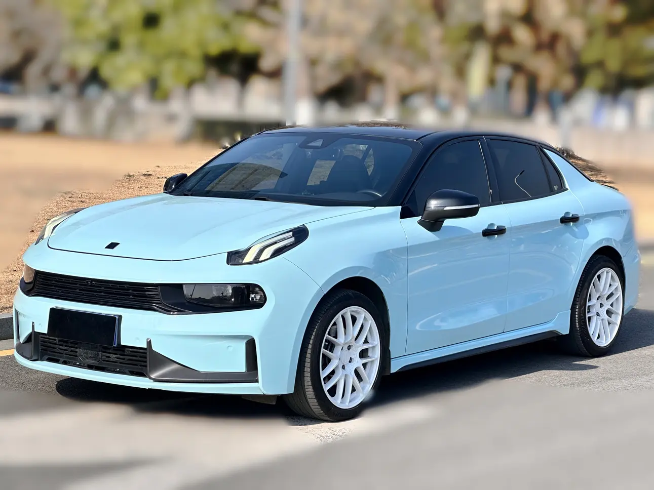 Lynk & Co 03