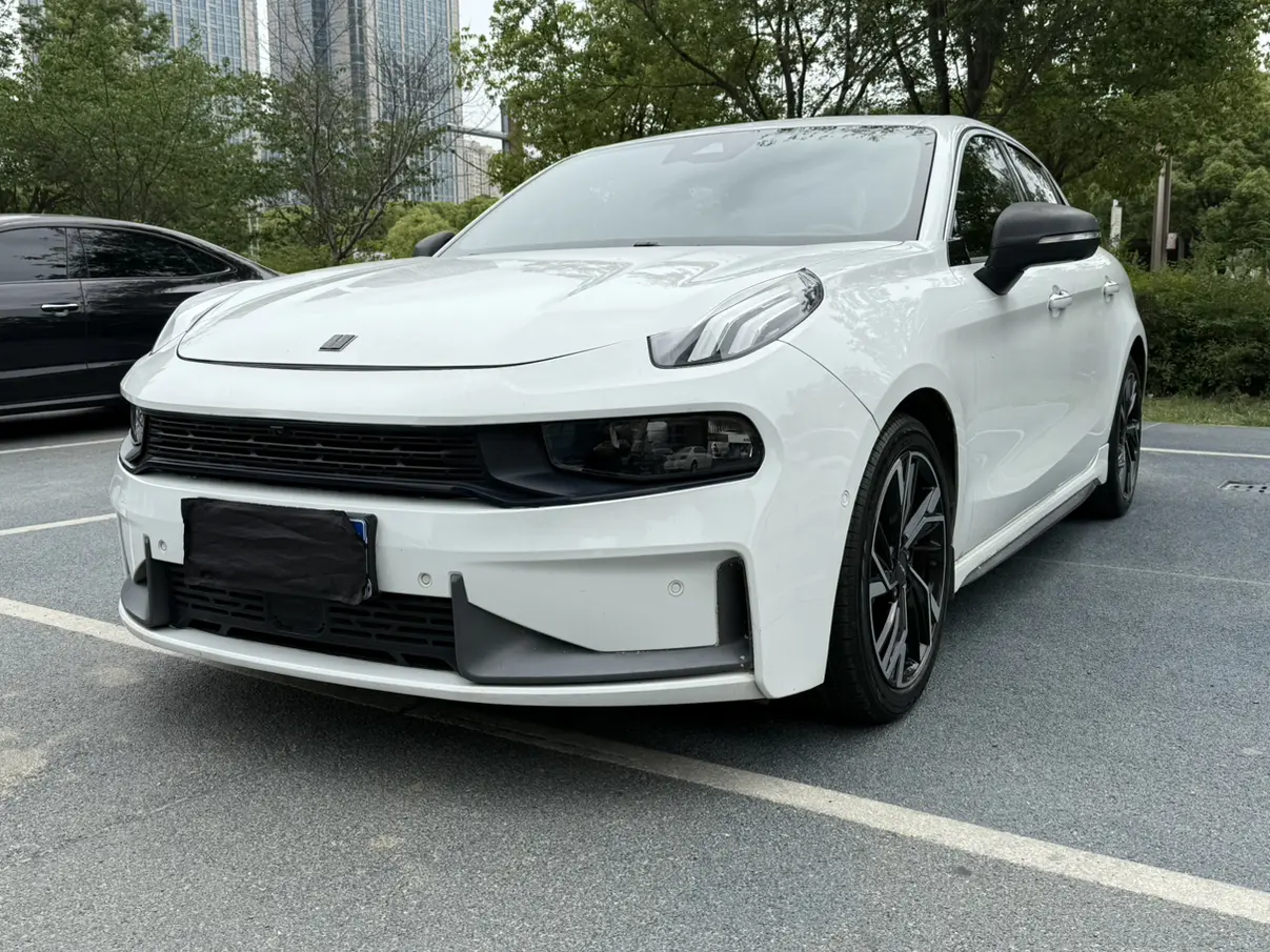 Lynk & Co 03