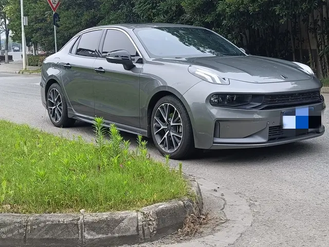 Lynk & Co 03