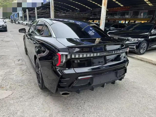 Lynk & Co 03