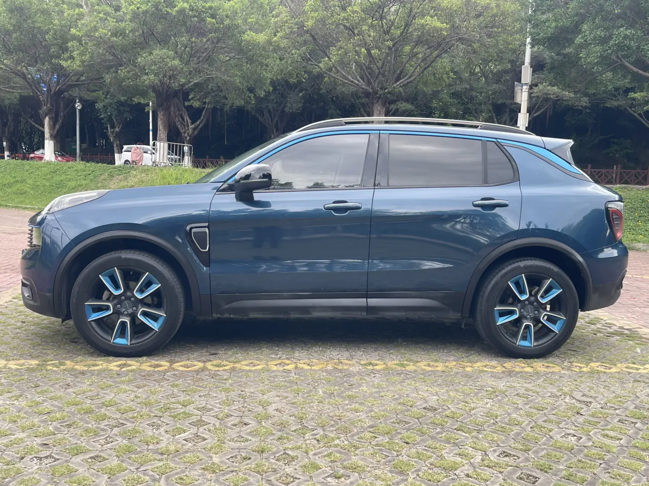 Lynk & Co 01