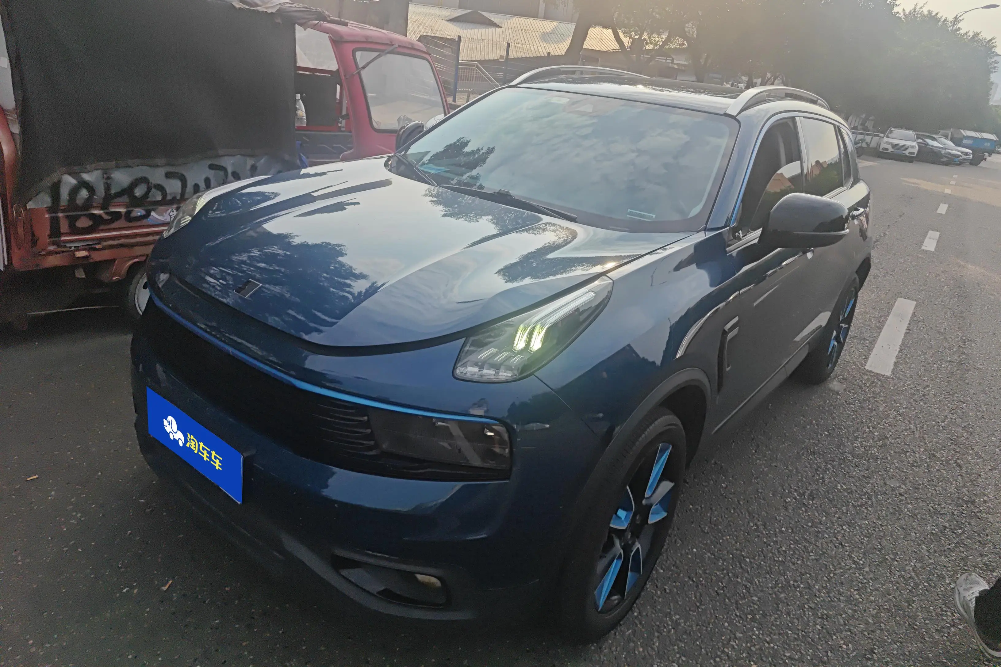 Lynk & Co 01