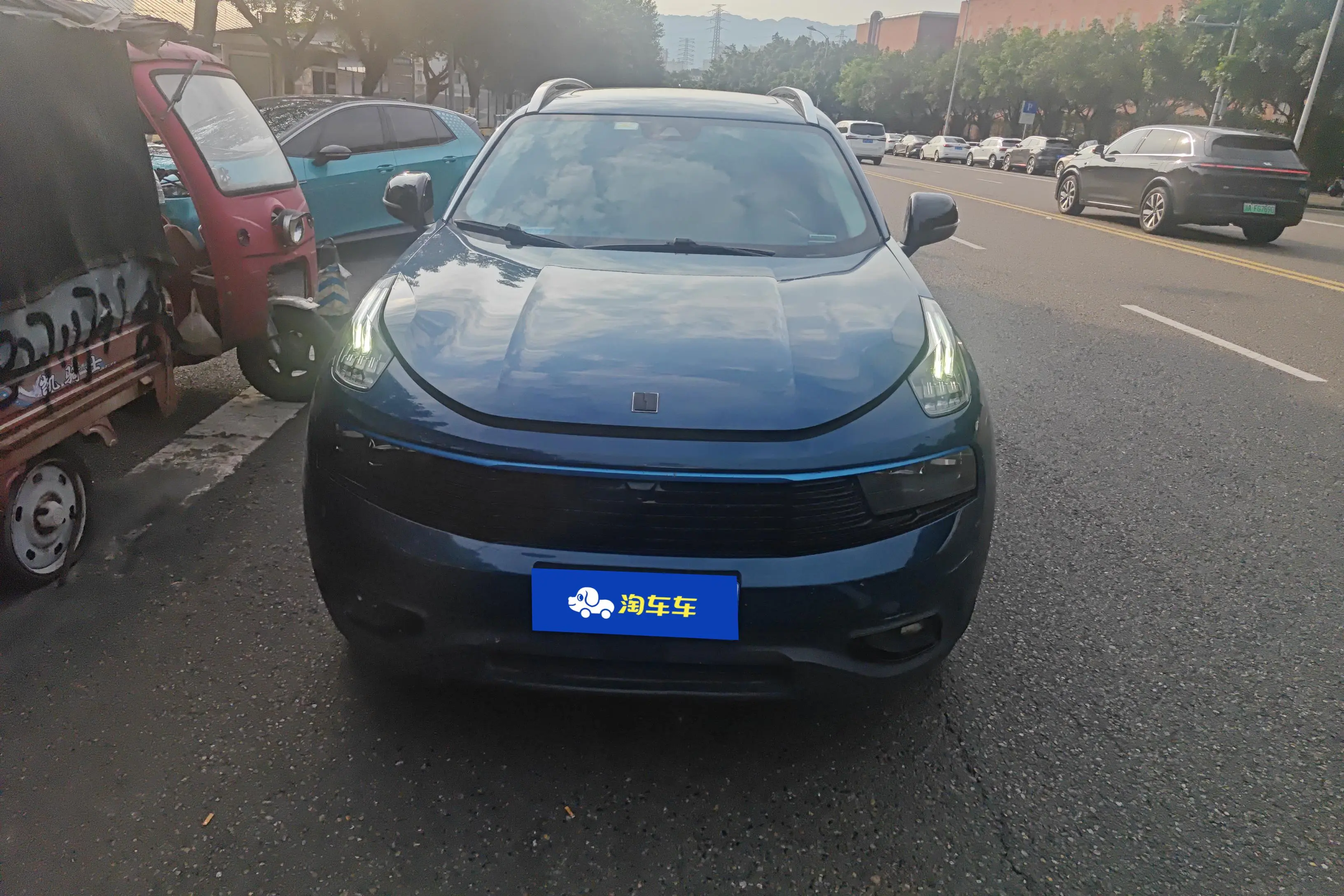 Lynk & Co 01